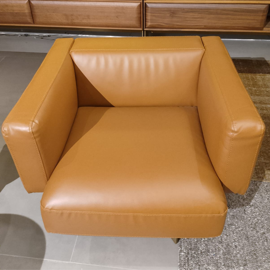 Display Item - Era Armchair Era-Cara315YAS -  USED ITEM | قطعة من المعرض - كرسي بذراعين إرا - ebarza Furniture UAE | Shop Modern Furniture in Abu Dhabi & Dubai - مفروشات ايبازرا في الامارات | تسوق اثاث عصري وديكورات مميزة في دبي وابوظبي