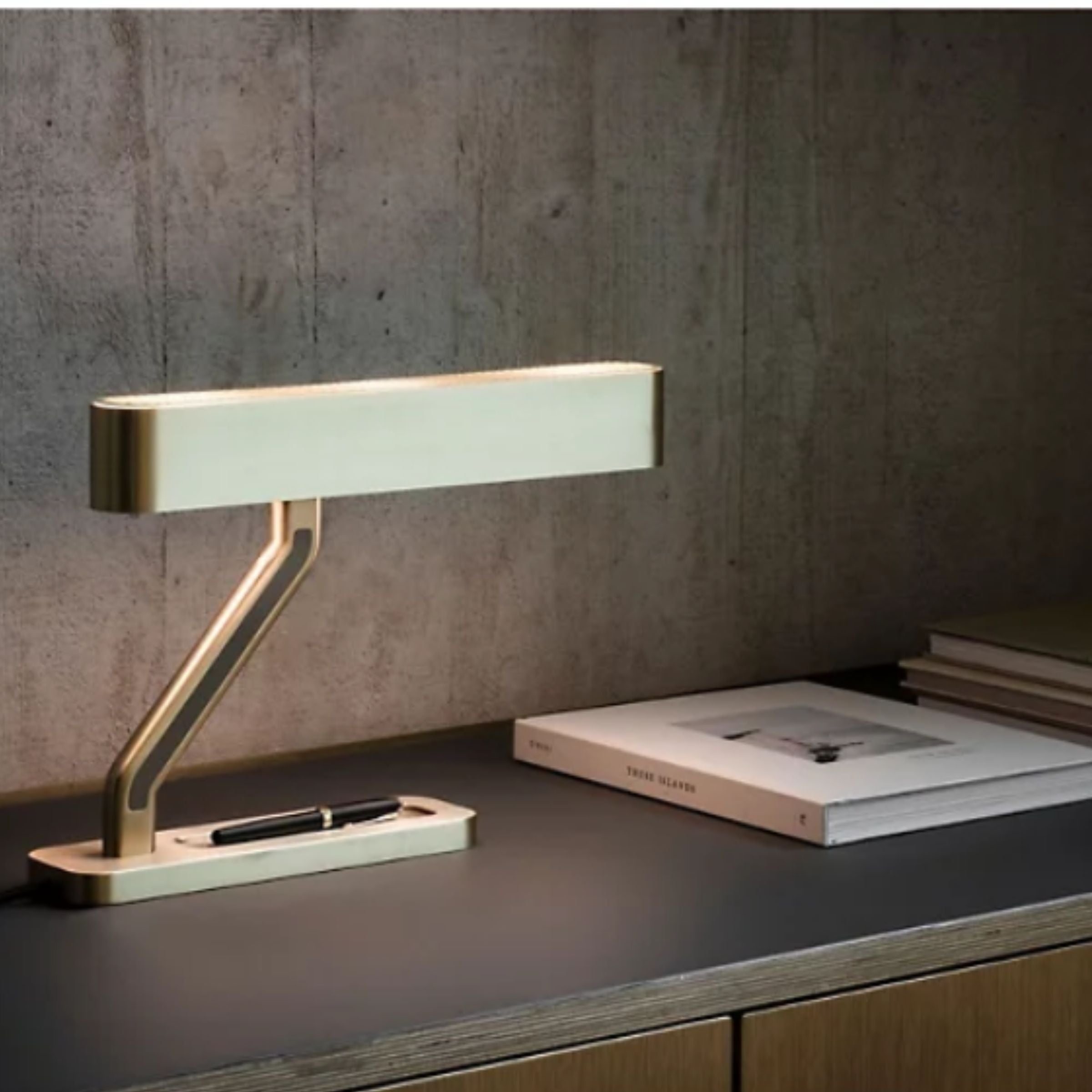 Lexy Table Lamp CY-LTD-1012 -  Desk\table Lamps | مصباح طاولة ليكسي - ebarza Furniture UAE | Shop Modern Furniture in Abu Dhabi & Dubai - مفروشات ايبازرا في الامارات | تسوق اثاث عصري وديكورات مميزة في دبي وابوظبي