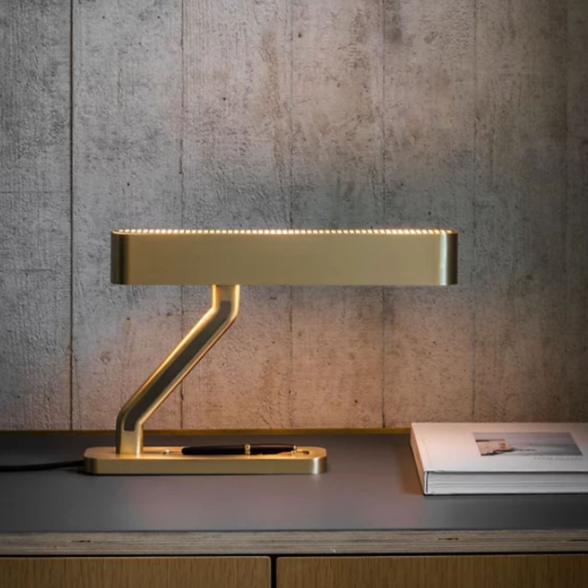 Lexy Table Lamp CY-LTD-1012 -  Desk\table Lamps | مصباح طاولة ليكسي - ebarza Furniture UAE | Shop Modern Furniture in Abu Dhabi & Dubai - مفروشات ايبازرا في الامارات | تسوق اثاث عصري وديكورات مميزة في دبي وابوظبي