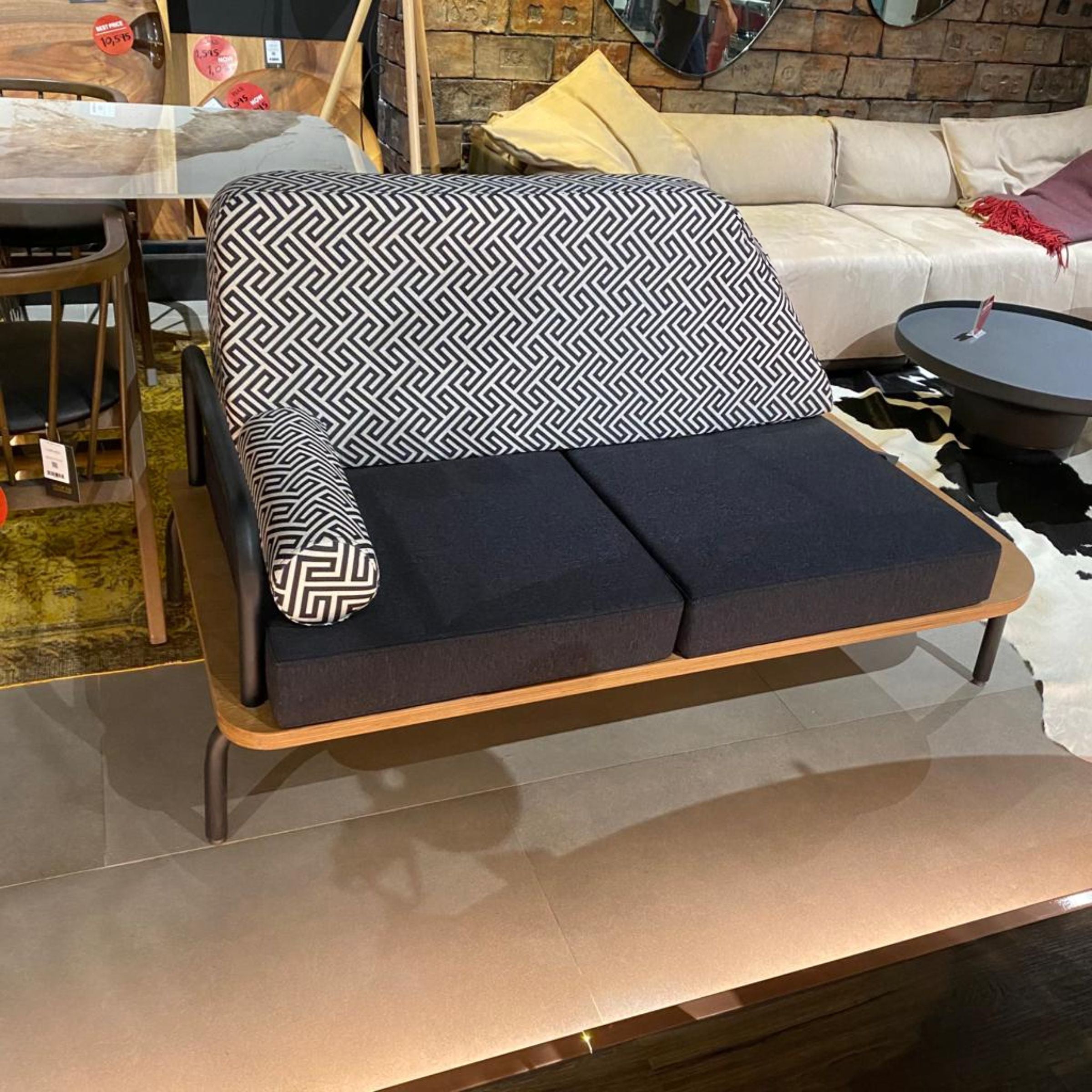 Display Item - Eagle Double Side Sofa Eagle -  USED ITEM | قطعة من المعرض - أريكة جانبية مزدوجةمن ايجل - ebarza Furniture UAE | Shop Modern Furniture in Abu Dhabi & Dubai - مفروشات ايبازرا في الامارات | تسوق اثاث عصري وديكورات مميزة في دبي وابوظبي