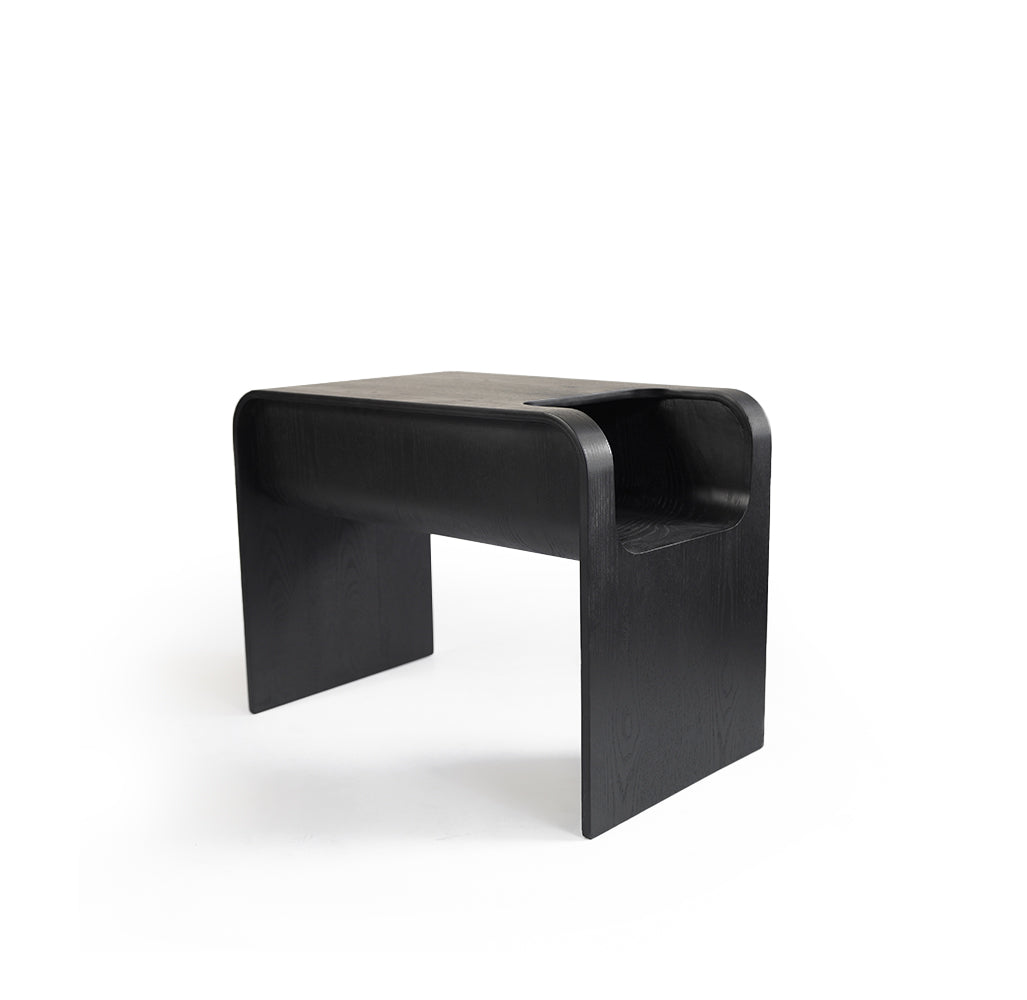 Matt Plywood and Veneer Side Table BP0639-Black -  Side Tables | طاولة جانبية من الخشب الرقائقي والقشرة غير اللامعة - ebarza Furniture UAE | Shop Modern Furniture in Abu Dhabi & Dubai - مفروشات ايبازرا في الامارات | تسوق اثاث عصري وديكورات مميزة في دبي وابوظبي