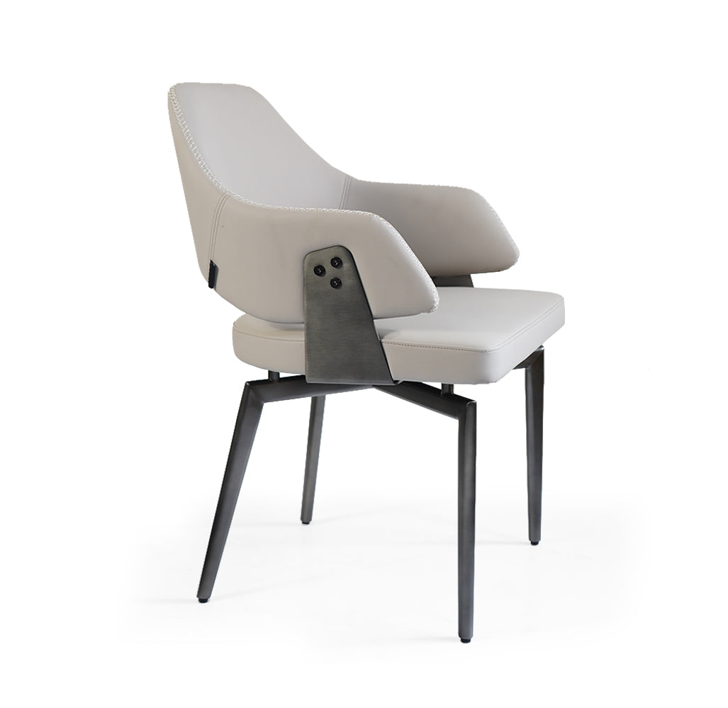 Logan Lounge Chair BC715 -  Lounge Chairs | كرسي صالة - ebarza Furniture UAE | Shop Modern Furniture in Abu Dhabi & Dubai - مفروشات ايبازرا في الامارات | تسوق اثاث عصري وديكورات مميزة في دبي وابوظبي