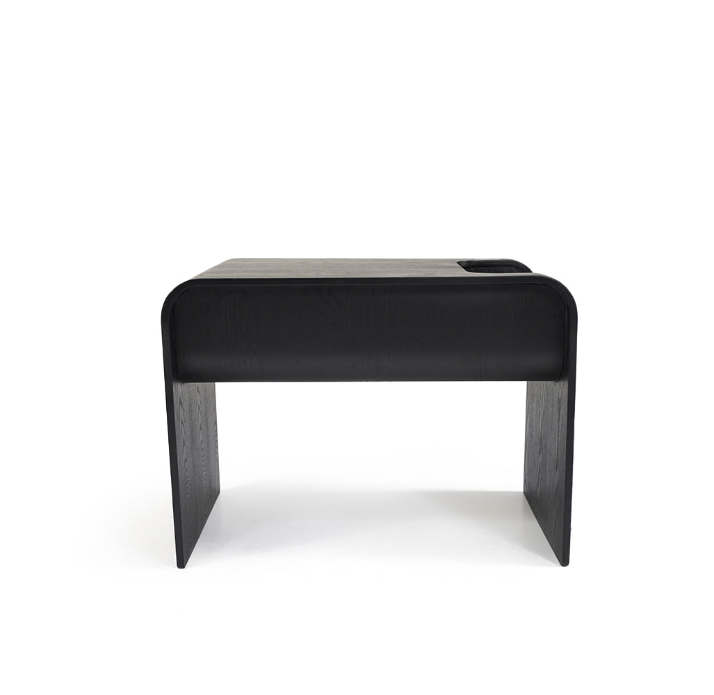 Matt Plywood and Veneer Side Table BP0639-Black -  Side Tables | طاولة جانبية من الخشب الرقائقي والقشرة غير اللامعة - ebarza Furniture UAE | Shop Modern Furniture in Abu Dhabi & Dubai - مفروشات ايبازرا في الامارات | تسوق اثاث عصري وديكورات مميزة في دبي وابوظبي