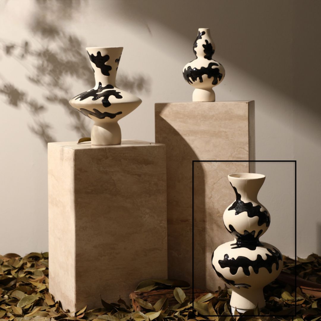 Black Hand-Painted Vase -A  FD-D24068A -  Vases - ebarza Furniture UAE | Shop Modern Furniture in Abu Dhabi & Dubai - مفروشات ايبازرا في الامارات | تسوق اثاث عصري وديكورات مميزة في دبي وابوظبي