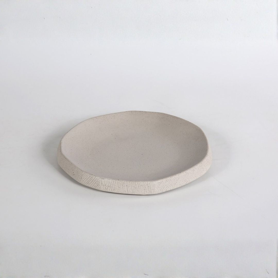 Pre-order 65 Days Delivery Hessian Off-White Medium chizzled plate CB4365-27-R537 -  Plates - ebarza Furniture UAE | Shop Modern Furniture in Abu Dhabi & Dubai - مفروشات ايبازرا في الامارات | تسوق اثاث عصري وديكورات مميزة في دبي وابوظبي