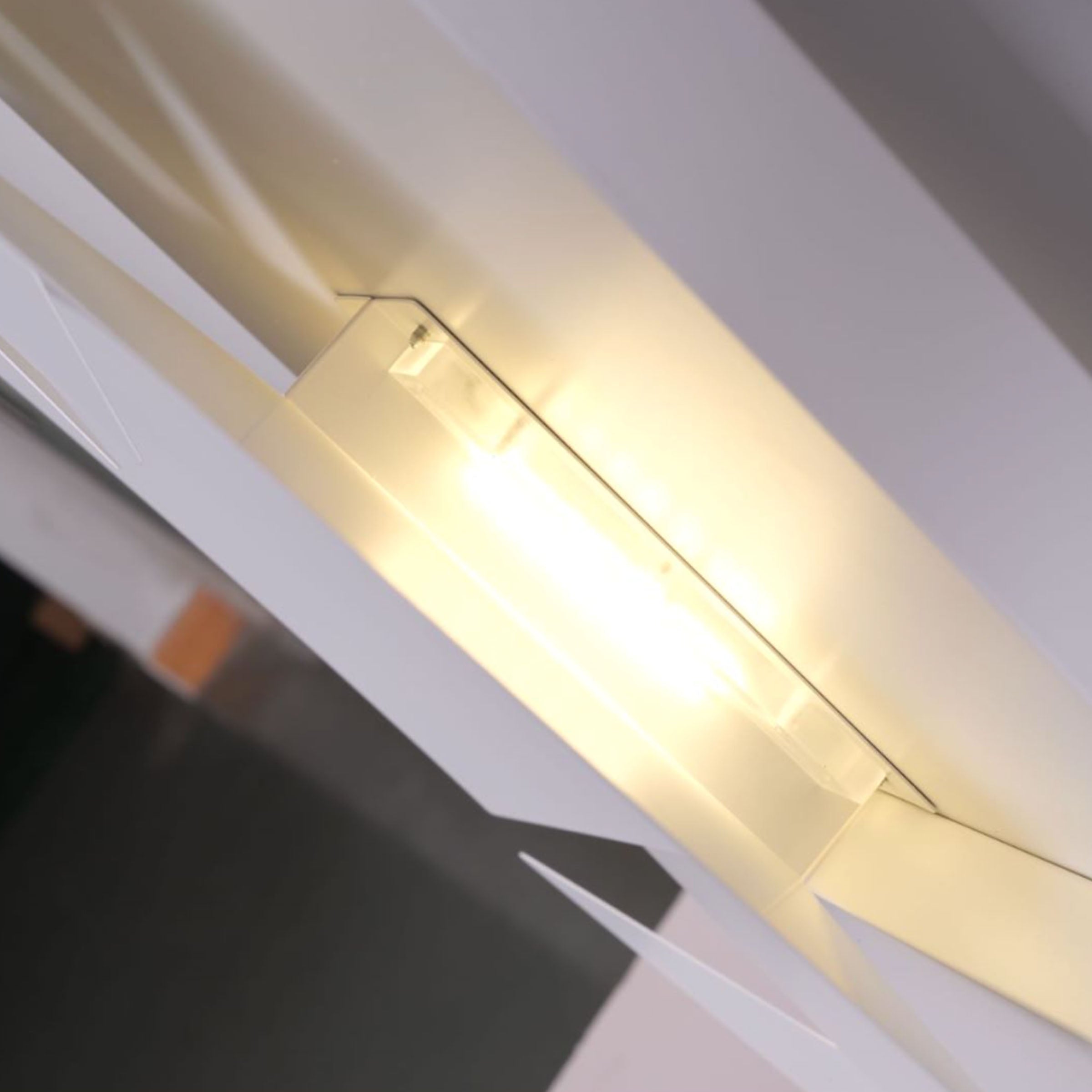 Origami Wall lamp CY-BD-1059 -  Wall Lamps | مصباح حائط اوريغامي - ebarza Furniture UAE | Shop Modern Furniture in Abu Dhabi & Dubai - مفروشات ايبازرا في الامارات | تسوق اثاث عصري وديكورات مميزة في دبي وابوظبي