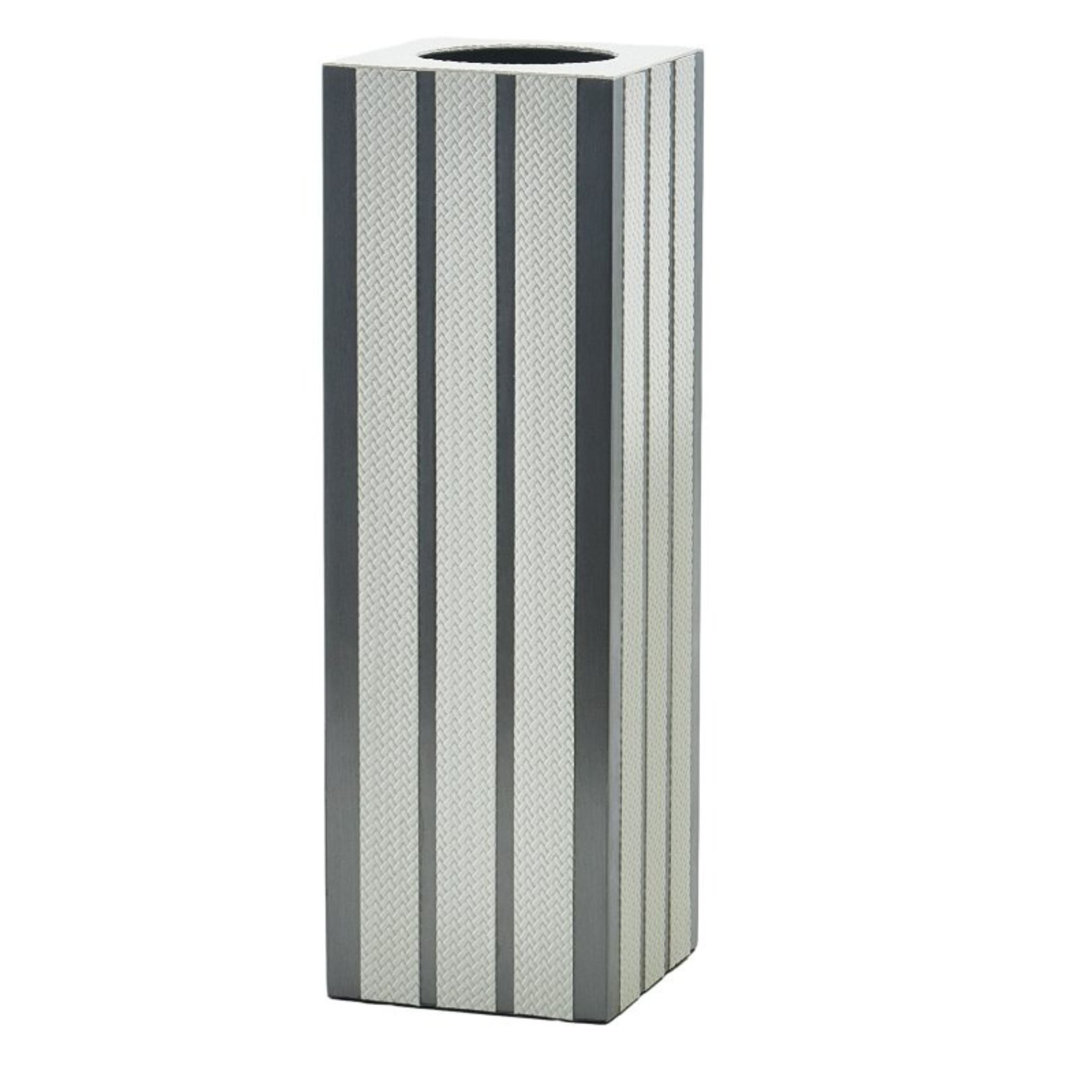 FLOWER VASE-L DD201031L -  Vases | مزهرية زهور-L - ebarza Furniture UAE | Shop Modern Furniture in Abu Dhabi & Dubai - مفروشات ايبازرا في الامارات | تسوق اثاث عصري وديكورات مميزة في دبي وابوظبي