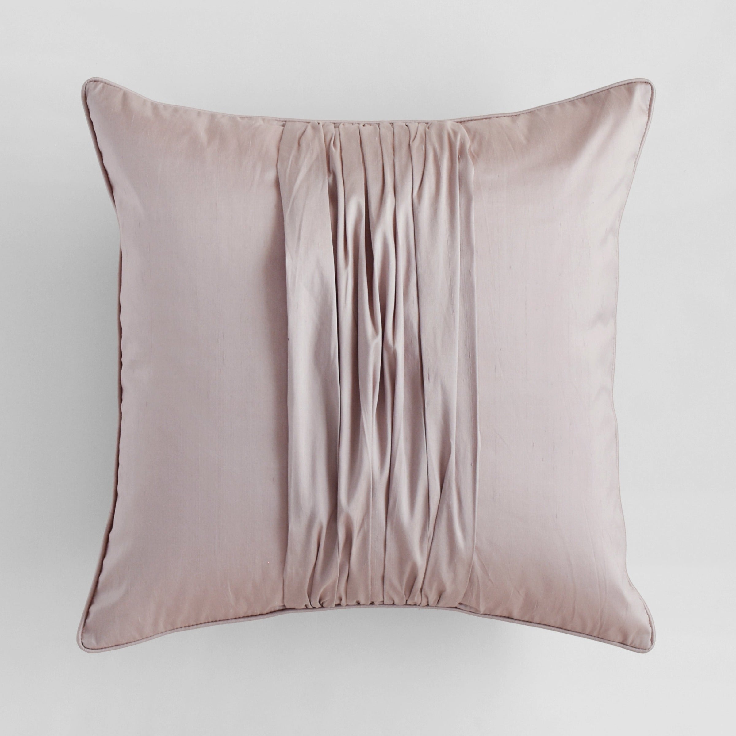 45*45 Hiago silk Cushion - ECC117 -  Cushions | وسادة هياجو الحريرية - ebarza Furniture UAE | Shop Modern Furniture in Abu Dhabi & Dubai - مفروشات ايبازرا في الامارات | تسوق اثاث عصري وديكورات مميزة في دبي وابوظبي