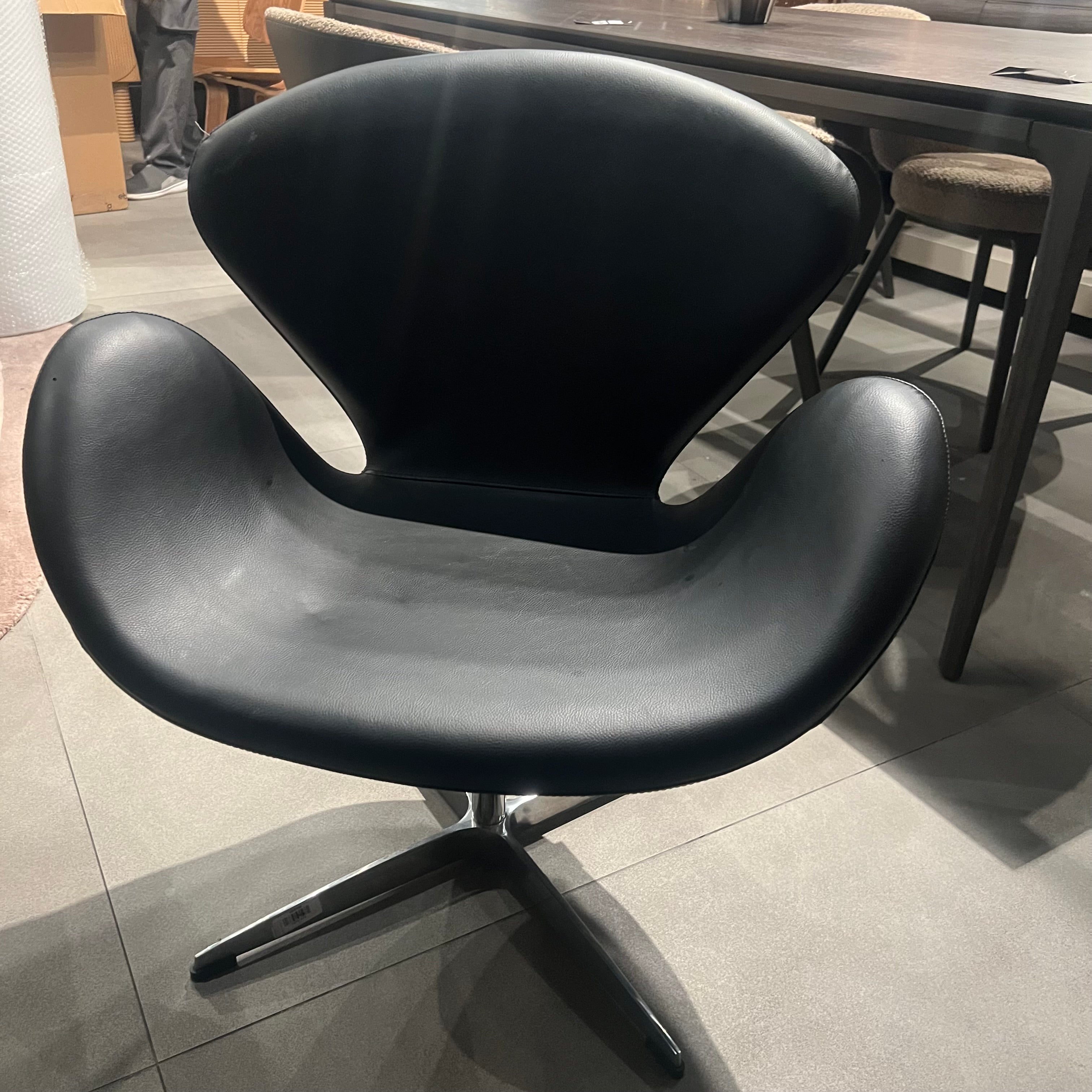 As Is Lounge Chair Lc010-B-Leather -  DISPLAY ITEM - ebarza Furniture UAE | Shop Modern Furniture in Abu Dhabi & Dubai - مفروشات ايبازرا في الامارات | تسوق اثاث عصري وديكورات مميزة في دبي وابوظبي