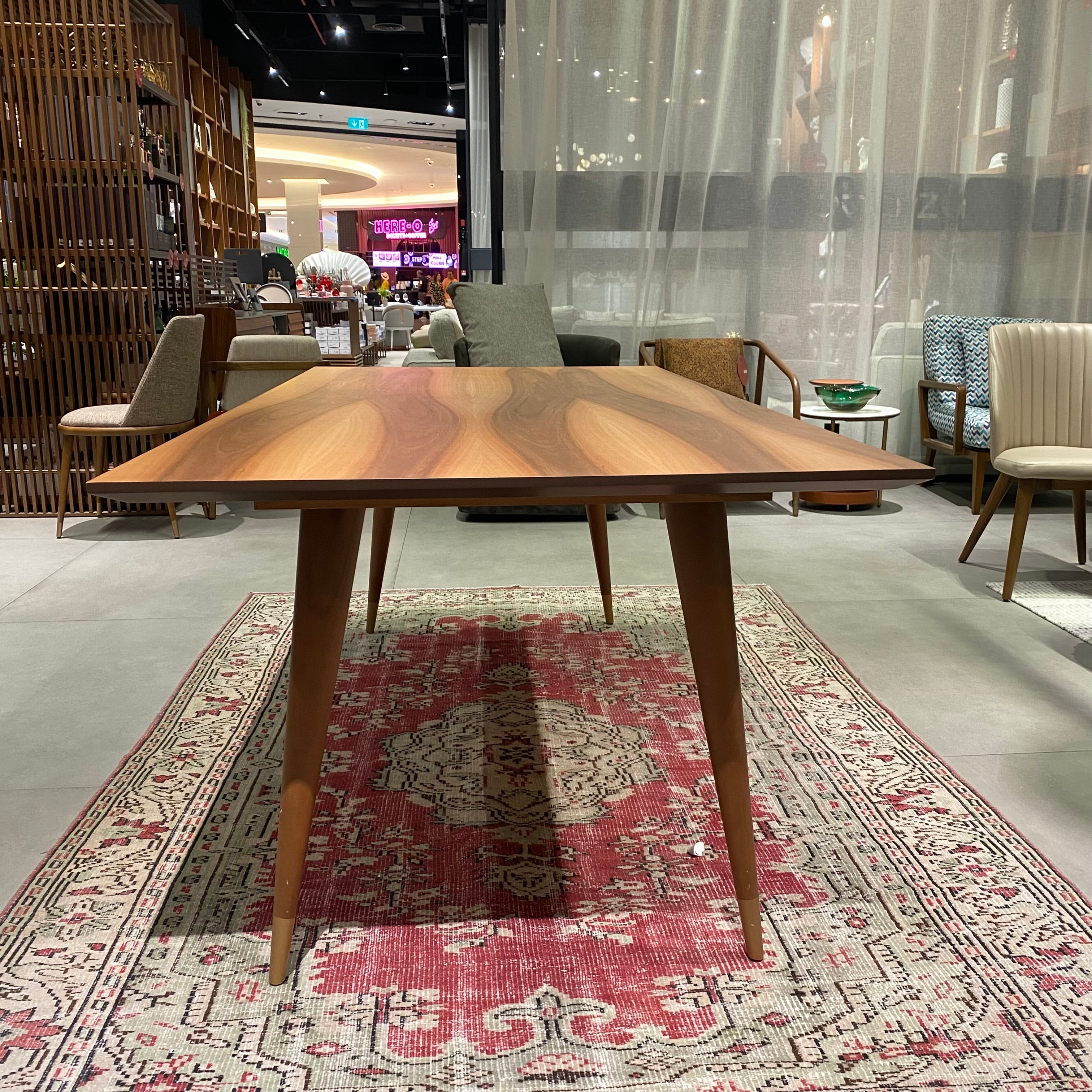 Display Item - Pena Dining Table Pena-Dinonly-Nakheel -  USED ITEM | قطعة من المعرض - طاولة طعام بينا - ebarza Furniture UAE | Shop Modern Furniture in Abu Dhabi & Dubai - مفروشات ايبازرا في الامارات | تسوق اثاث عصري وديكورات مميزة في دبي وابوظبي