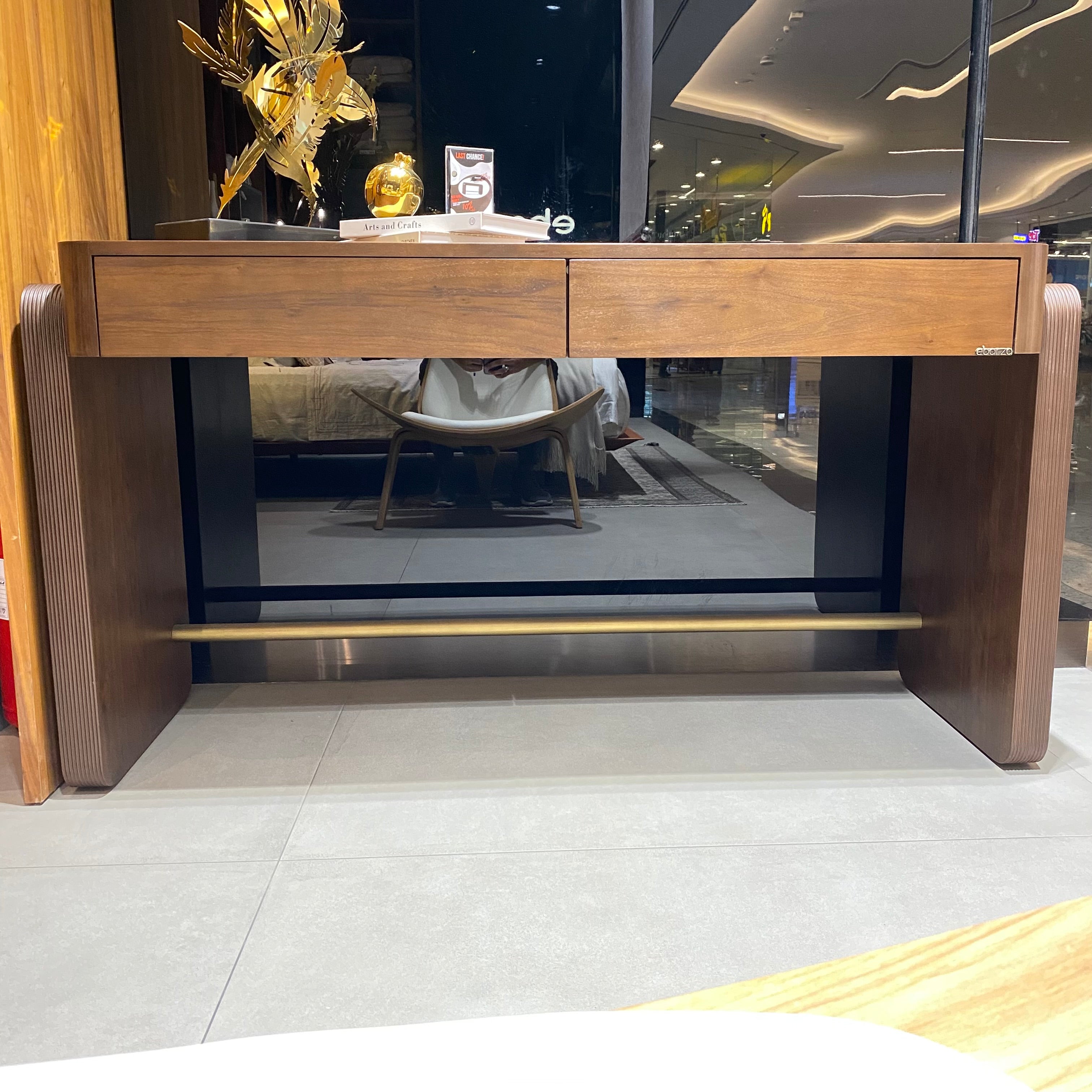 Display Item - Amber Desk  Td-Abr150WdNakheel -  USED ITEM | قطعة من المعرض - مكتب أمبر - ebarza Furniture UAE | Shop Modern Furniture in Abu Dhabi & Dubai - مفروشات ايبازرا في الامارات | تسوق اثاث عصري وديكورات مميزة في دبي وابوظبي