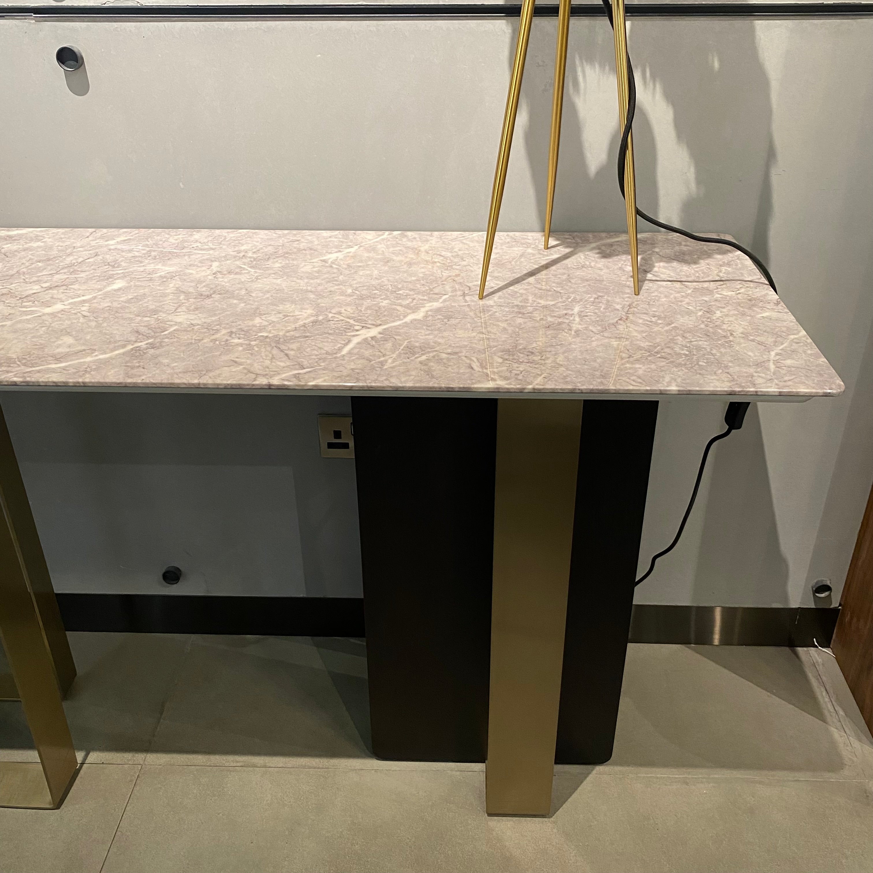 Display item - Jura Console/Sideboard Tg-488Nakheel -  USED ITEM | قطعة من المعرض - جورا كونسول \ دولاب - ebarza Furniture UAE | Shop Modern Furniture in Abu Dhabi & Dubai - مفروشات ايبازرا في الامارات | تسوق اثاث عصري وديكورات مميزة في دبي وابوظبي