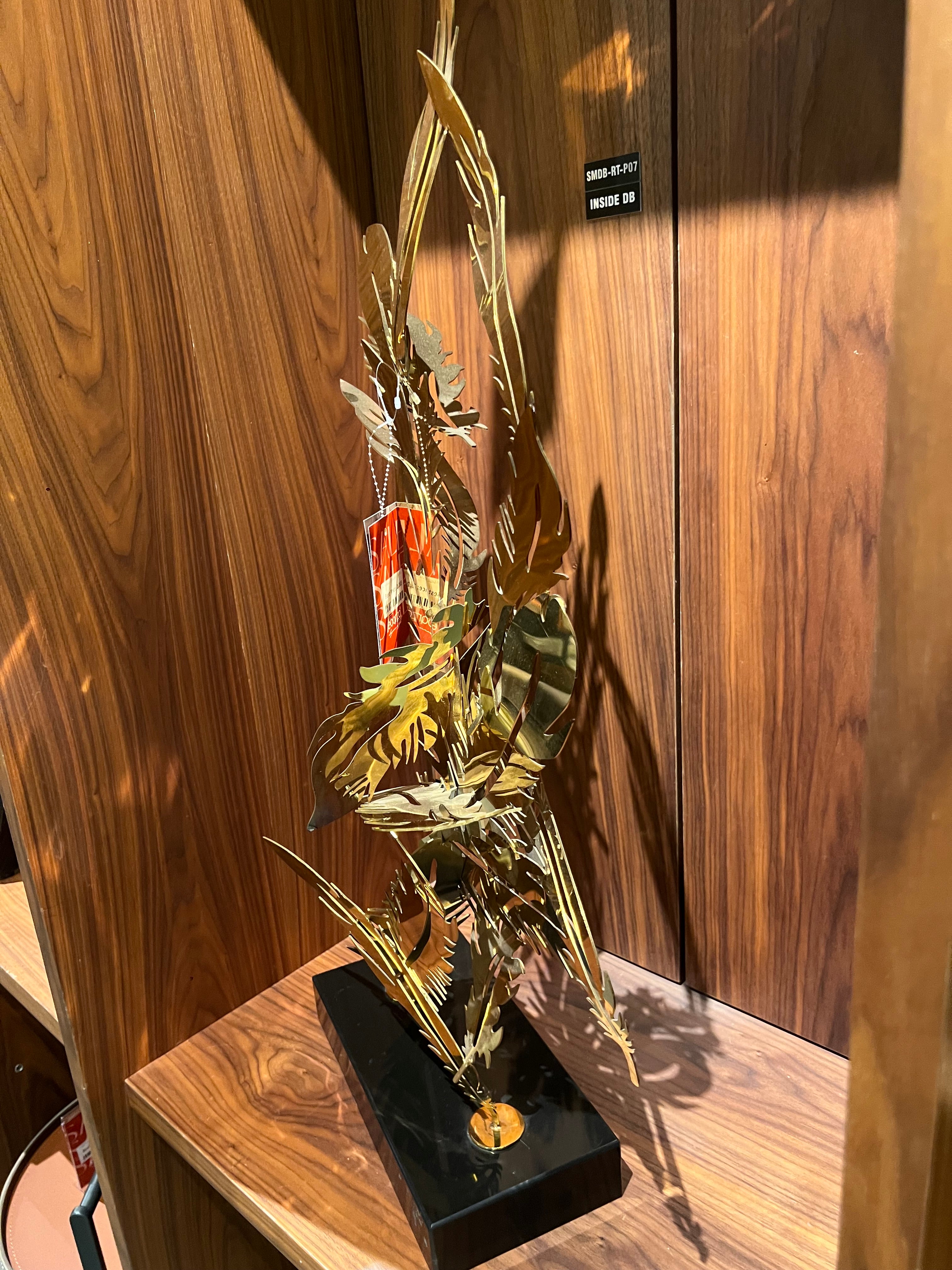 Display Item - Golden Eagle Handcrafted Stainless Steel Artwork Bj2020006 Nakheel -  DISPLAY ITEM - ebarza Furniture UAE | Shop Modern Furniture in Abu Dhabi & Dubai - مفروشات ايبازرا في الامارات | تسوق اثاث عصري وديكورات مميزة في دبي وابوظبي