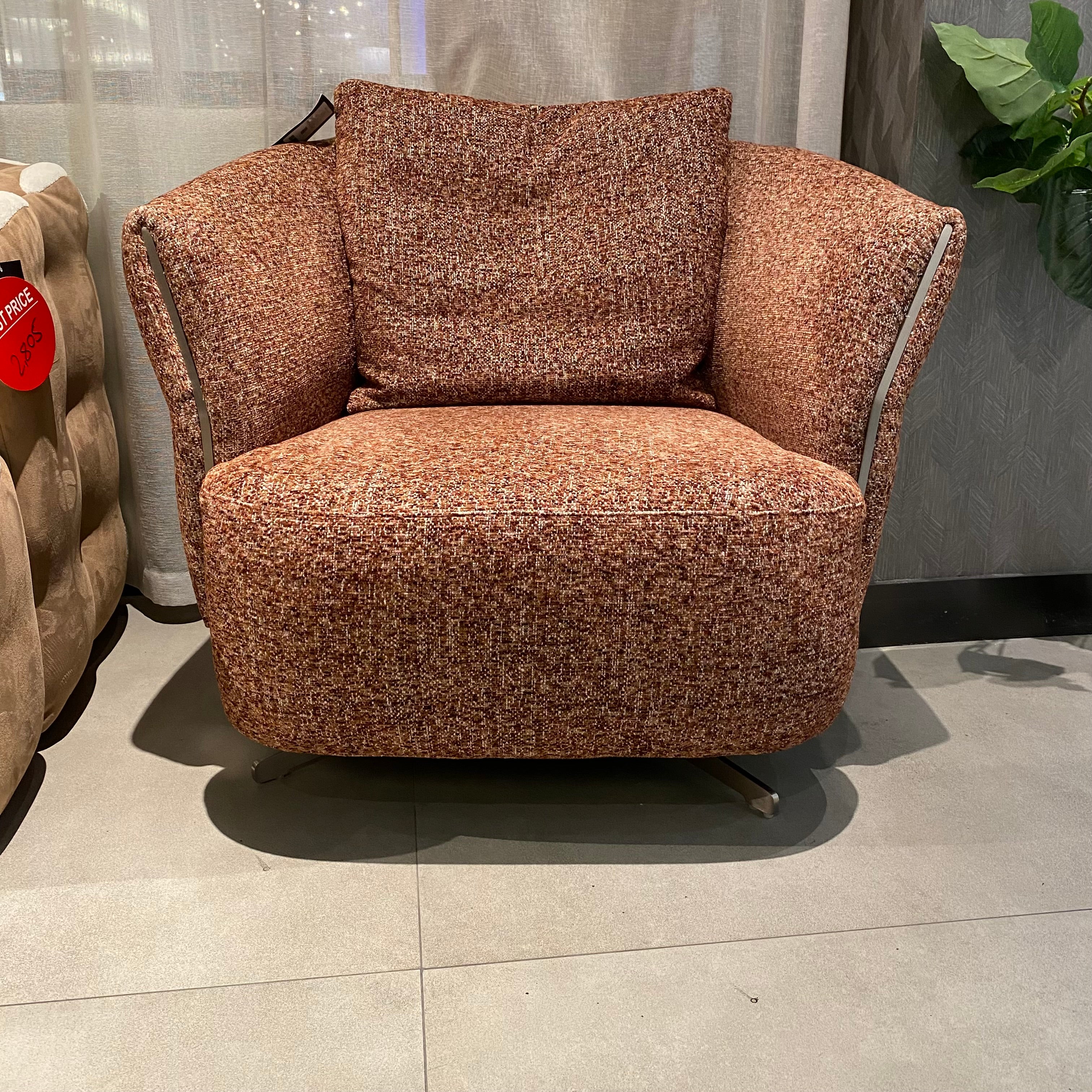 Display Item - Lucy Lounge Chair LC061Nakheel -  USED ITEM | قطعة من المعرض - كرسي صالة لوسي - ebarza Furniture UAE | Shop Modern Furniture in Abu Dhabi & Dubai - مفروشات ايبازرا في الامارات | تسوق اثاث عصري وديكورات مميزة في دبي وابوظبي