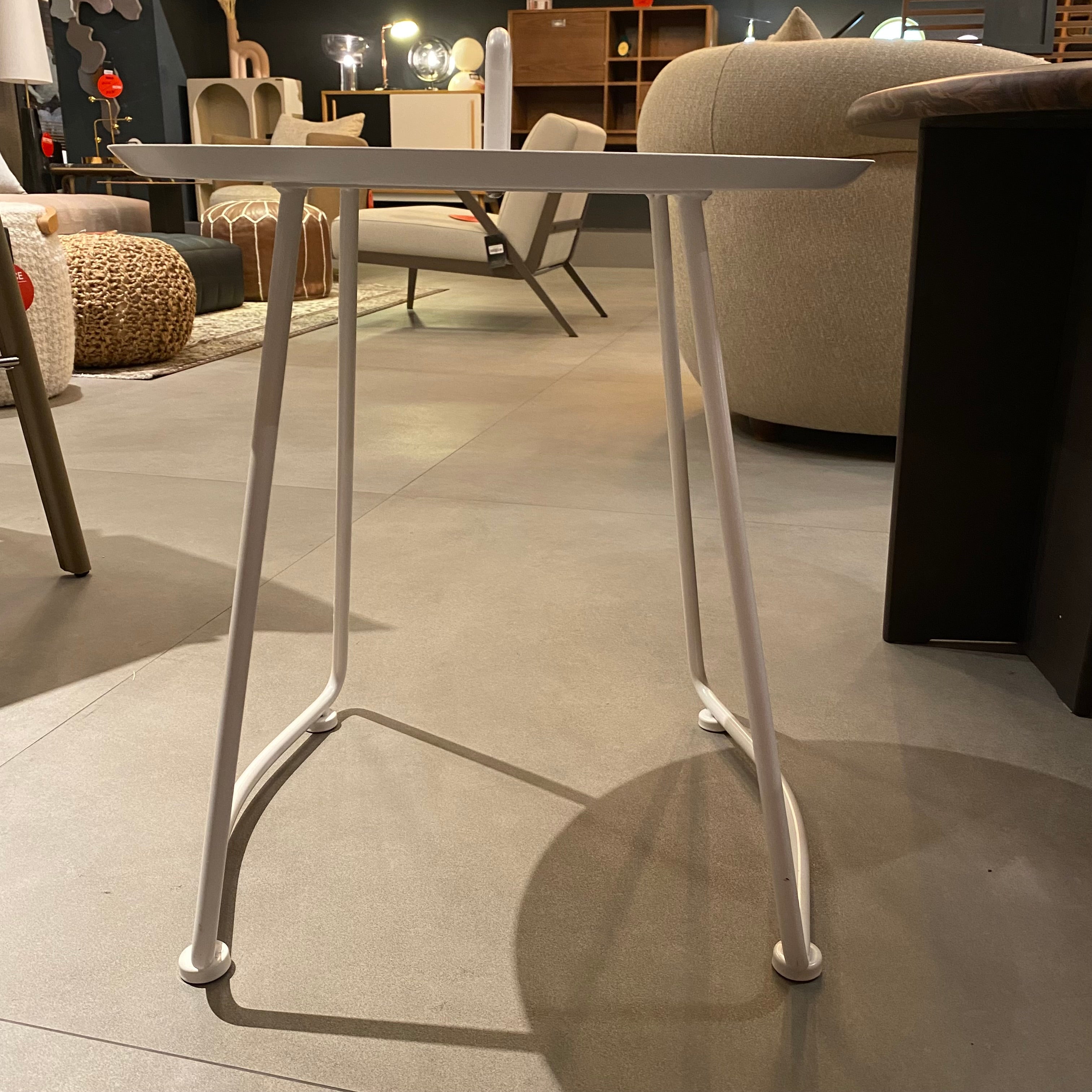 Display Item - Steel Side Table   Gt-230ENakheel -  USED ITEM | قطعة من المعرض - طاولة جانبية من الصلب - ebarza Furniture UAE | Shop Modern Furniture in Abu Dhabi & Dubai - مفروشات ايبازرا في الامارات | تسوق اثاث عصري وديكورات مميزة في دبي وابوظبي