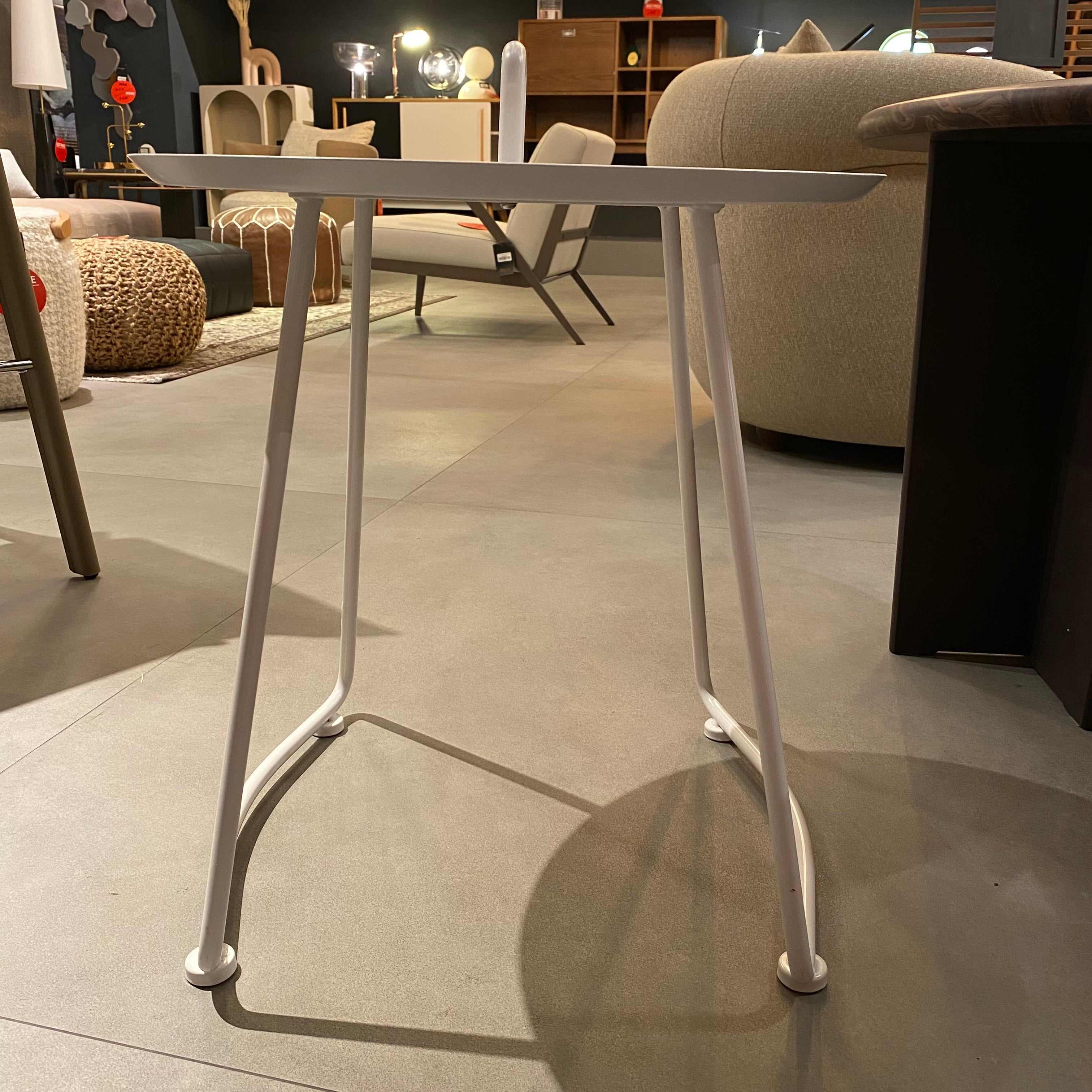 Display Item - Steel Side Table   Gt-230ENakheel -  USED ITEM | قطعة من المعرض - طاولة جانبية من الصلب - ebarza Furniture UAE | Shop Modern Furniture in Abu Dhabi & Dubai - مفروشات ايبازرا في الامارات | تسوق اثاث عصري وديكورات مميزة في دبي وابوظبي