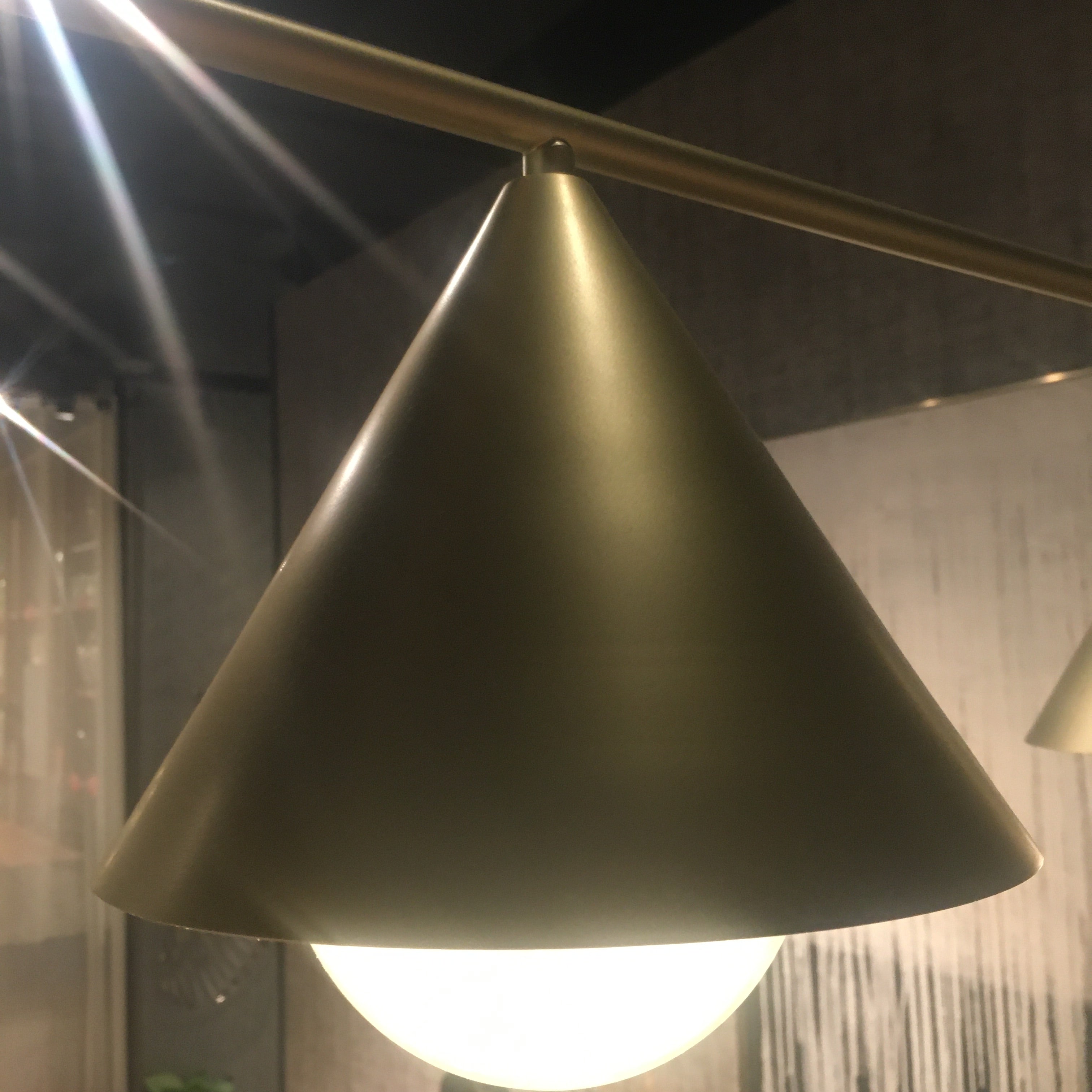 Display Item - Andria 3 Heads Pendant Lamp  CL1165PENakheel -  USED ITEM | قطعة من المعرض - ذو 3 رؤوس مصباح معلق أندريا - ebarza Furniture UAE | Shop Modern Furniture in Abu Dhabi & Dubai - مفروشات ايبازرا في الامارات | تسوق اثاث عصري وديكورات مميزة في دبي وابوظبي