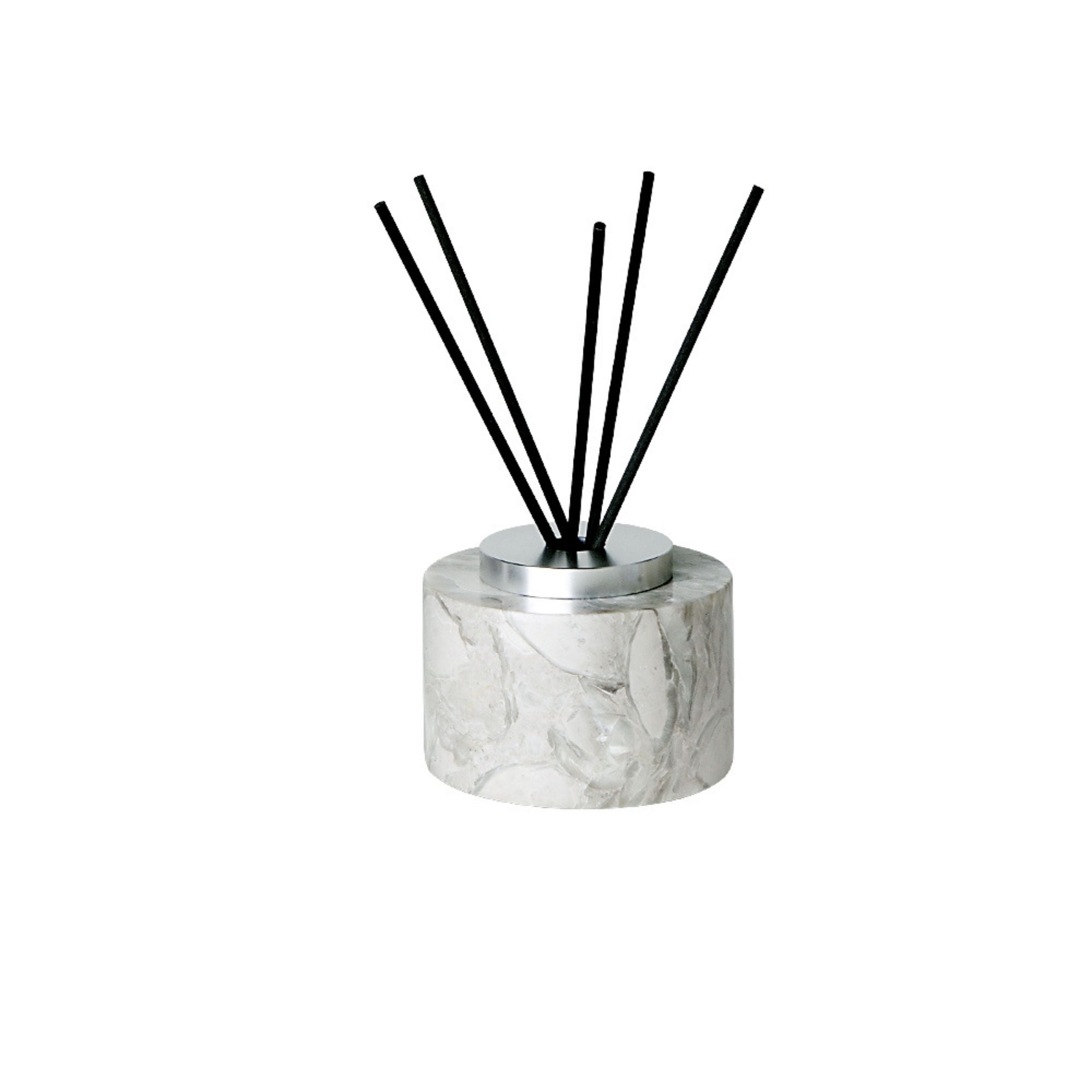 Pre Order 15 Days Delivery - Bawang Flower Marble Circular Incense Dispenser (Silver Accessories) KXP892B -  Home Fragrance | الطلب المسبق التسليم خلال 60 يومًا - مبخرة رخام دائرية من باوانج (اكسسوارات فضية) - ebarza Furniture UAE | Shop Modern Furniture in Abu Dhabi & Dubai - مفروشات ايبازرا في الامارات | تسوق اثاث عصري وديكورات مميزة في دبي وابوظبي