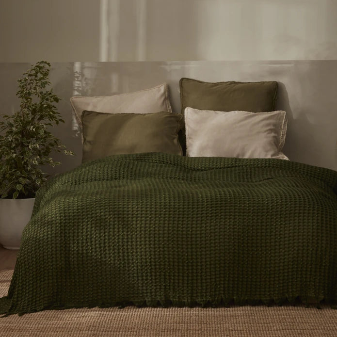 Pre-order 25 Days Delivery - Karaca Home Casey Double Waffle Blanket 200x230 cm Green 200.22.01.0086 -  Blankets - ebarza Furniture UAE | Shop Modern Furniture in Abu Dhabi & Dubai - مفروشات ايبازرا في الامارات | تسوق اثاث عصري وديكورات مميزة في دبي وابوظبي