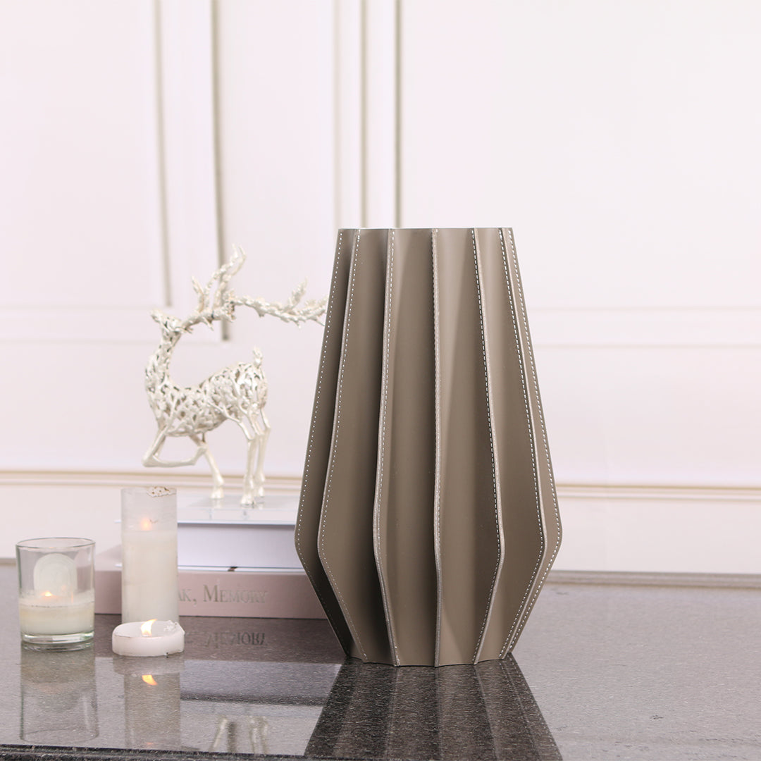 Leather Vase-Dry & Fresh-L KB3008DL -  Vases - ebarza Furniture UAE | Shop Modern Furniture in Abu Dhabi & Dubai - مفروشات ايبازرا في الامارات | تسوق اثاث عصري وديكورات مميزة في دبي وابوظبي