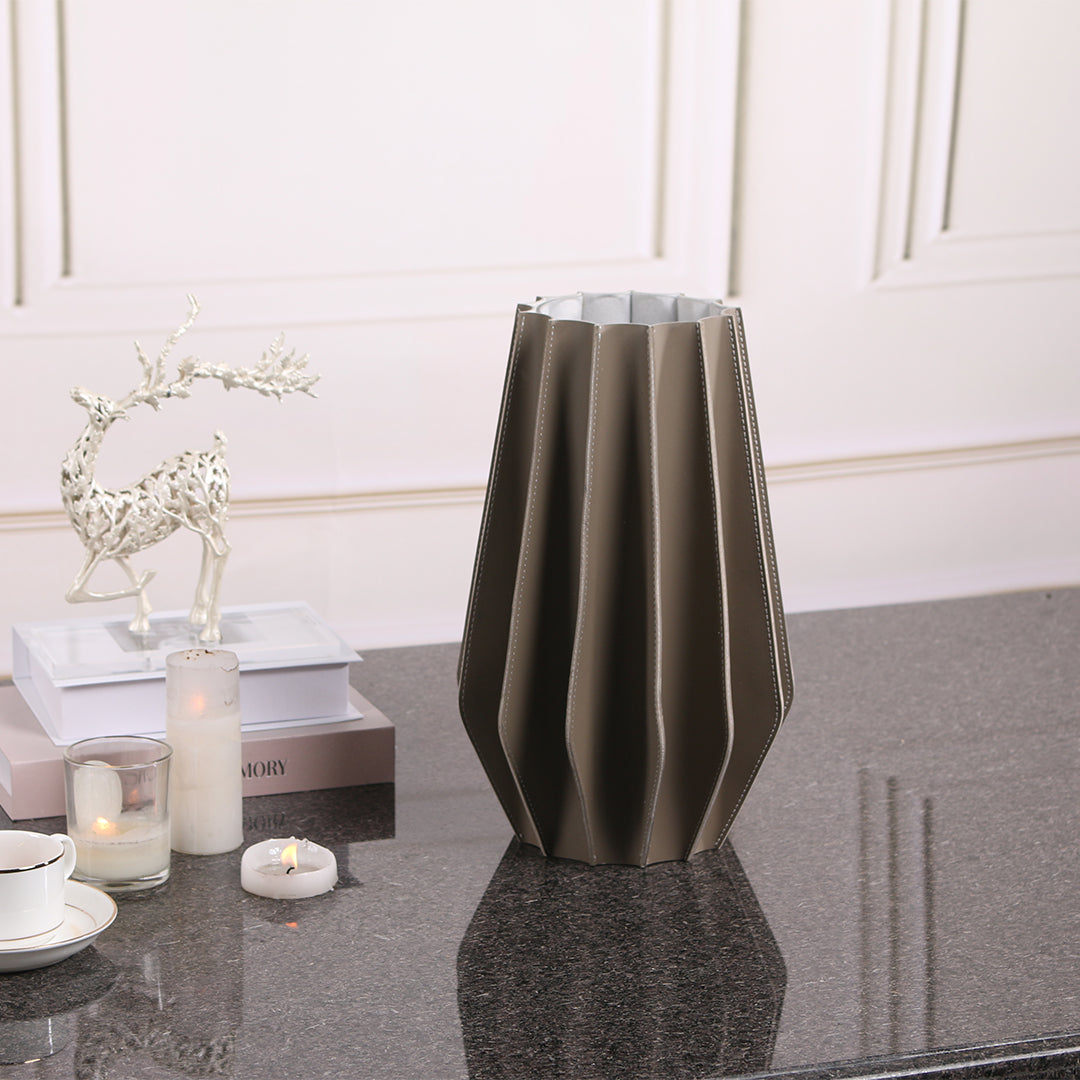 Leather Vase-Dry & Fresh-L KB3008DL -  Vases - ebarza Furniture UAE | Shop Modern Furniture in Abu Dhabi & Dubai - مفروشات ايبازرا في الامارات | تسوق اثاث عصري وديكورات مميزة في دبي وابوظبي