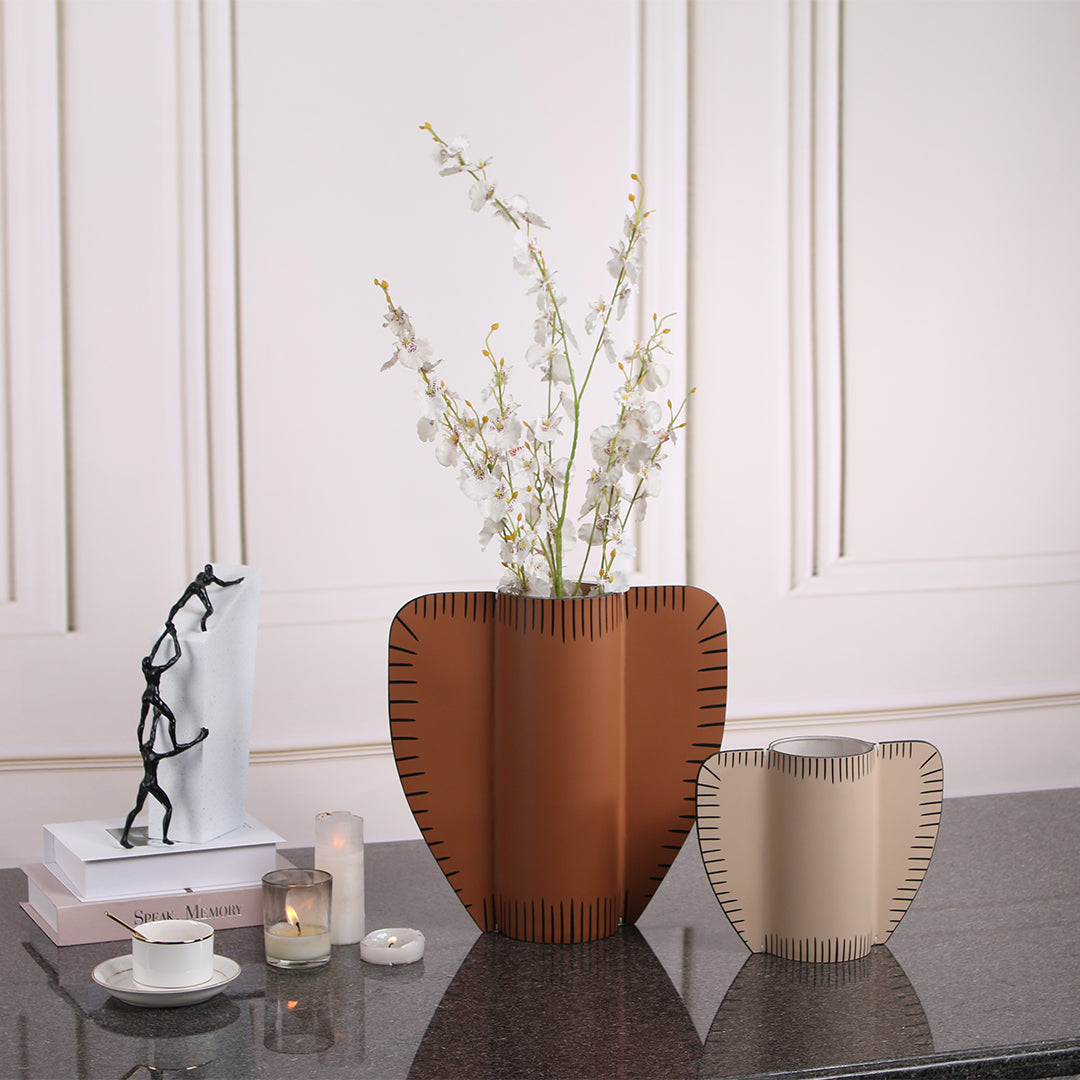 Leather Vase-Dry & Fresh-L KB3007CL -  Vases - ebarza Furniture UAE | Shop Modern Furniture in Abu Dhabi & Dubai - مفروشات ايبازرا في الامارات | تسوق اثاث عصري وديكورات مميزة في دبي وابوظبي