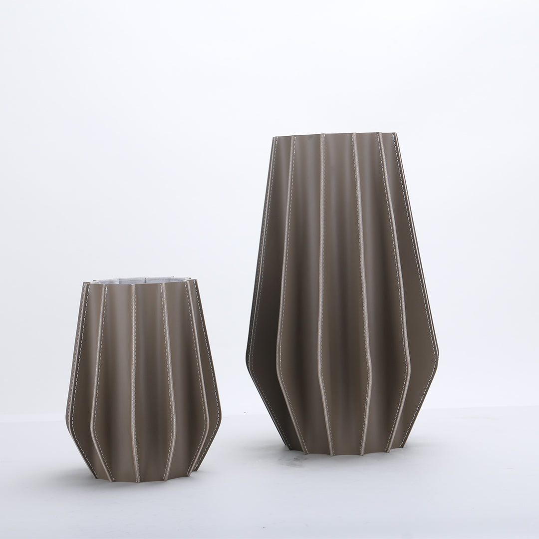 Leather Vase-Dry & Fresh-L KB3008DL -  Vases - ebarza Furniture UAE | Shop Modern Furniture in Abu Dhabi & Dubai - مفروشات ايبازرا في الامارات | تسوق اثاث عصري وديكورات مميزة في دبي وابوظبي