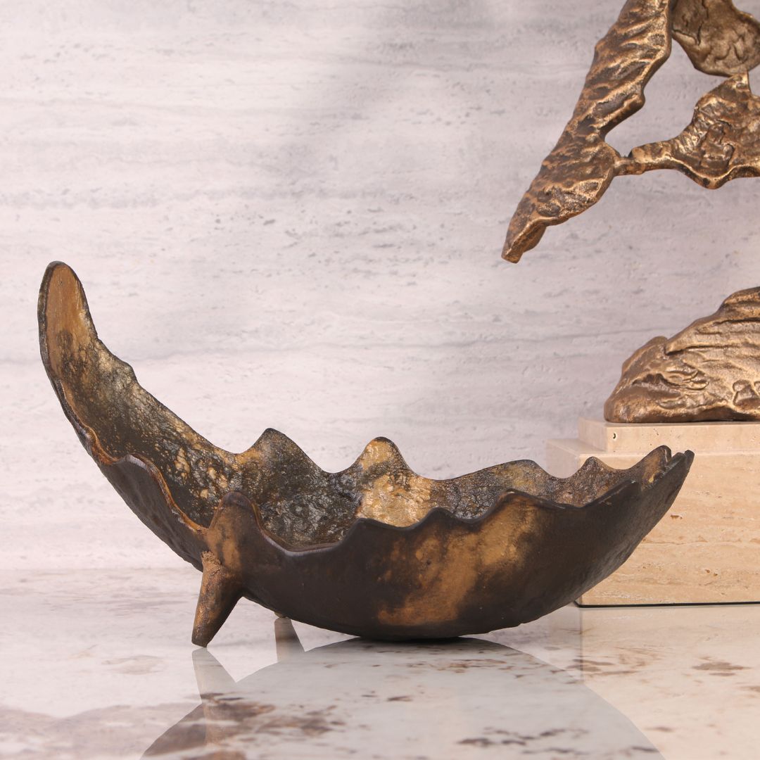 Moon-Shaped Metal Tray KC5006 -  Trays - ebarza Furniture UAE | Shop Modern Furniture in Abu Dhabi & Dubai - مفروشات ايبازرا في الامارات | تسوق اثاث عصري وديكورات مميزة في دبي وابوظبي