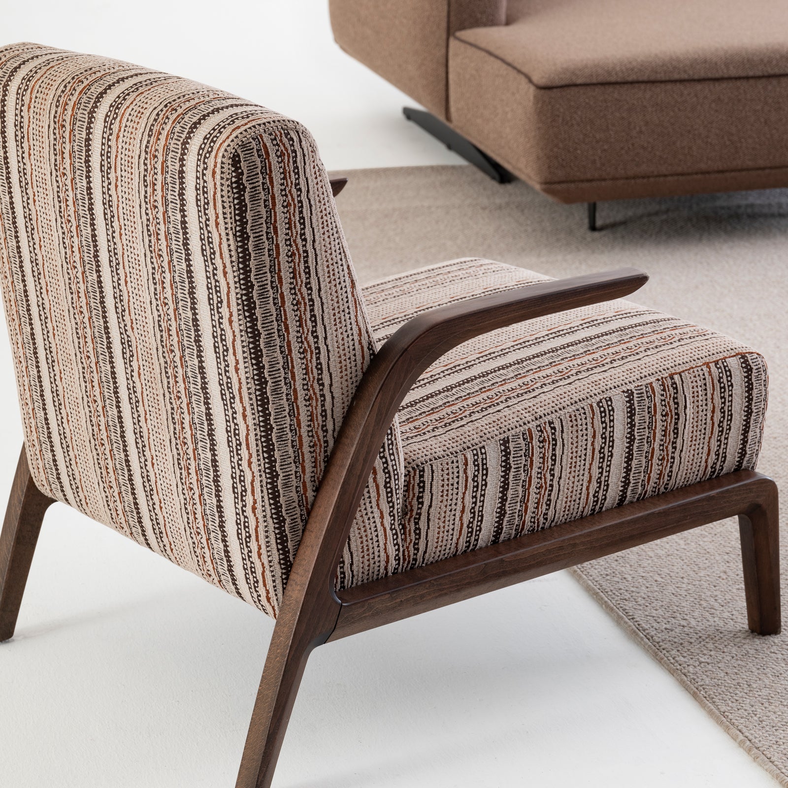 NEKA Armchair (arow-Armchair) -  Armchairs | كرسي بذراعين نيكا - ebarza Furniture UAE | Shop Modern Furniture in Abu Dhabi & Dubai - مفروشات ايبازرا في الامارات | تسوق اثاث عصري وديكورات مميزة في دبي وابوظبي