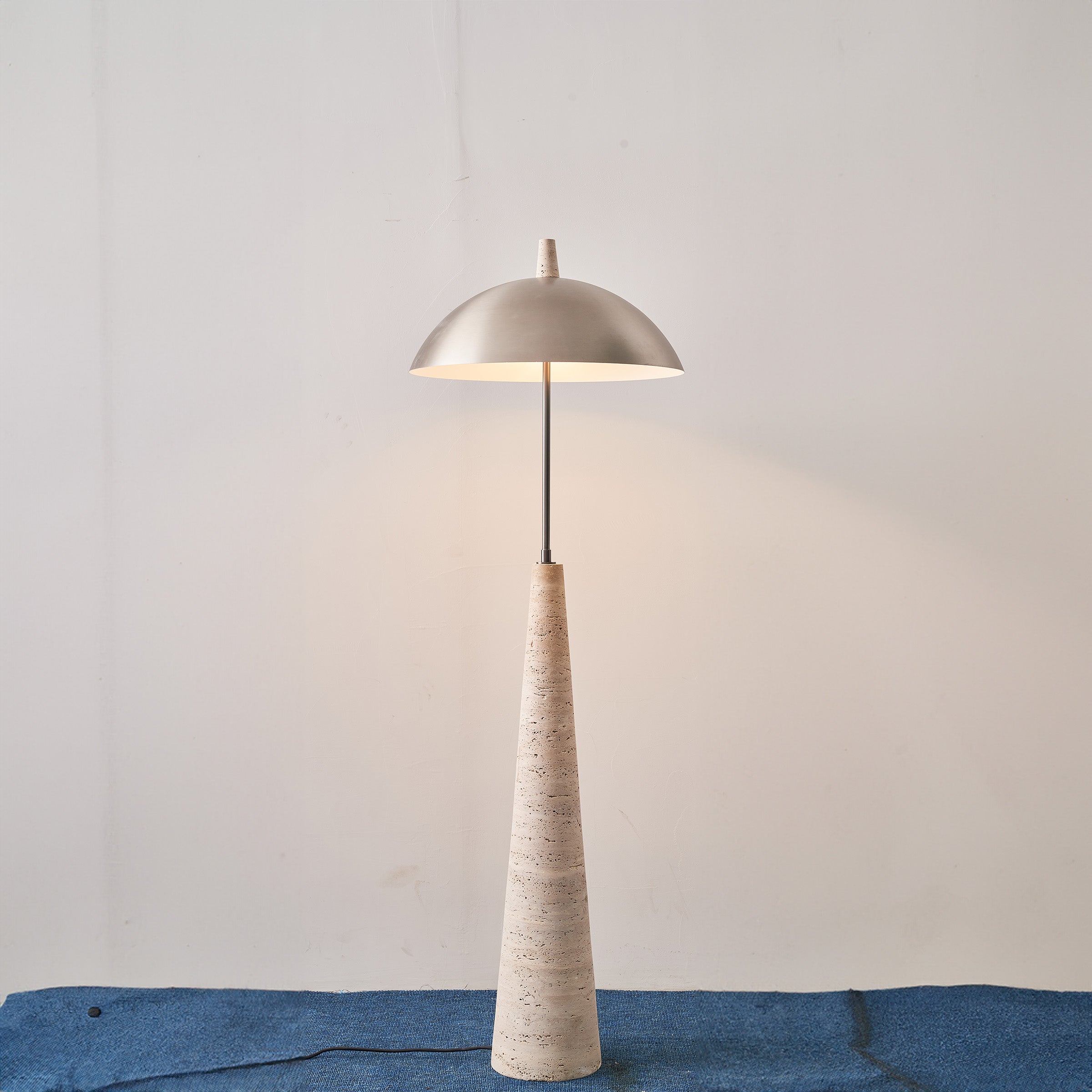 Natural  Travertine Floor Lamp JA-015F -  Floor Lamps | مصباح أرضي من الحجر الجيري الطبيعي - ebarza Furniture UAE | Shop Modern Furniture in Abu Dhabi & Dubai - مفروشات ايبازرا في الامارات | تسوق اثاث عصري وديكورات مميزة في دبي وابوظبي