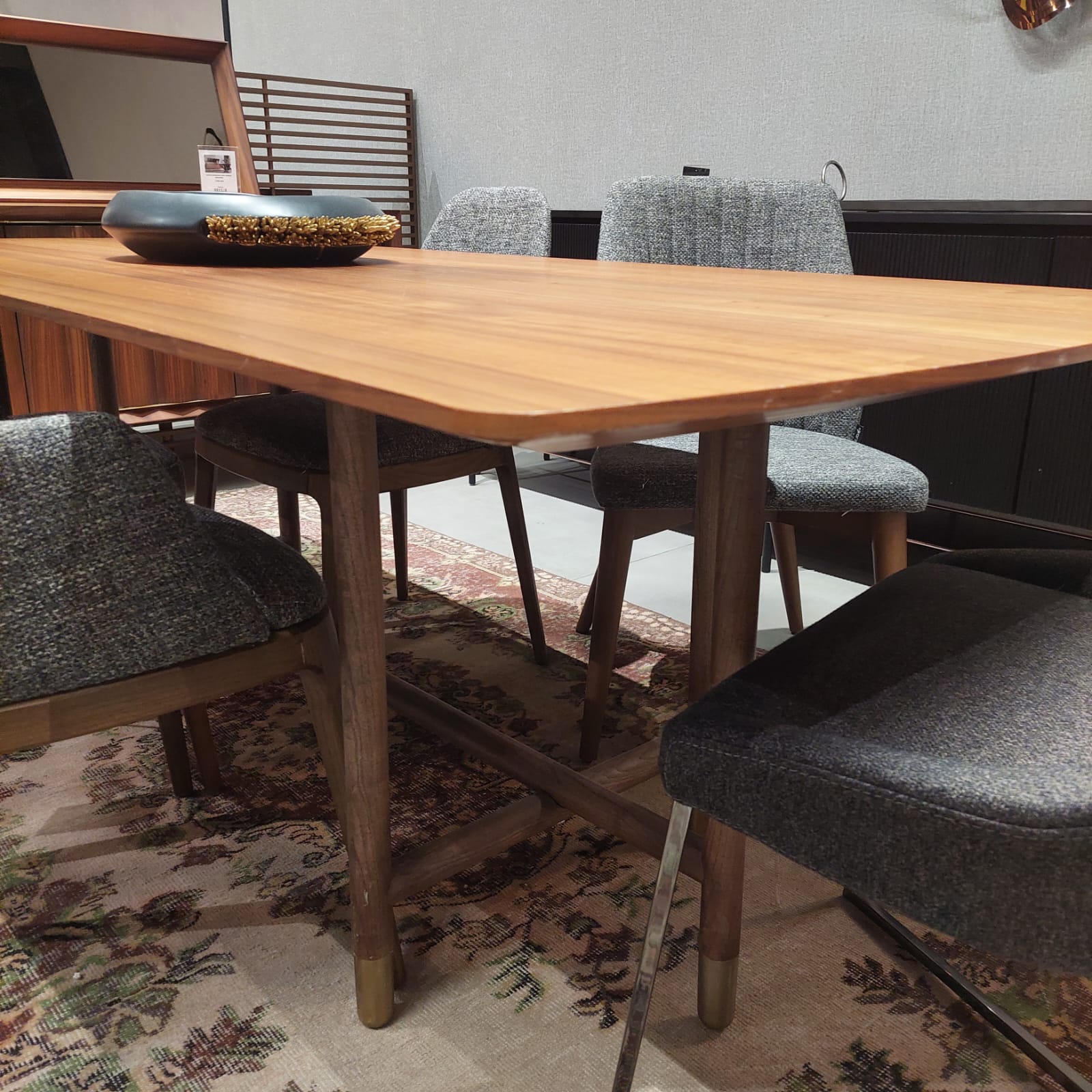 Display Item Pietra Dining Table Pietradining-Nakheel -  USED ITEM | قطعة من المعرض - طاولة طعام بيترا - ebarza Furniture UAE | Shop Modern Furniture in Abu Dhabi & Dubai - مفروشات ايبازرا في الامارات | تسوق اثاث عصري وديكورات مميزة في دبي وابوظبي