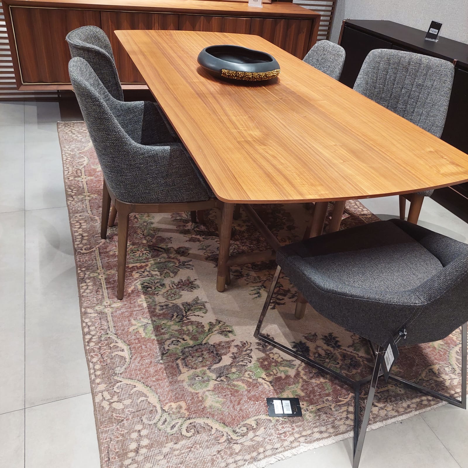 Display Item Pietra Dining Table Pietradining-Nakheel -  USED ITEM | قطعة من المعرض - طاولة طعام بيترا - ebarza Furniture UAE | Shop Modern Furniture in Abu Dhabi & Dubai - مفروشات ايبازرا في الامارات | تسوق اثاث عصري وديكورات مميزة في دبي وابوظبي