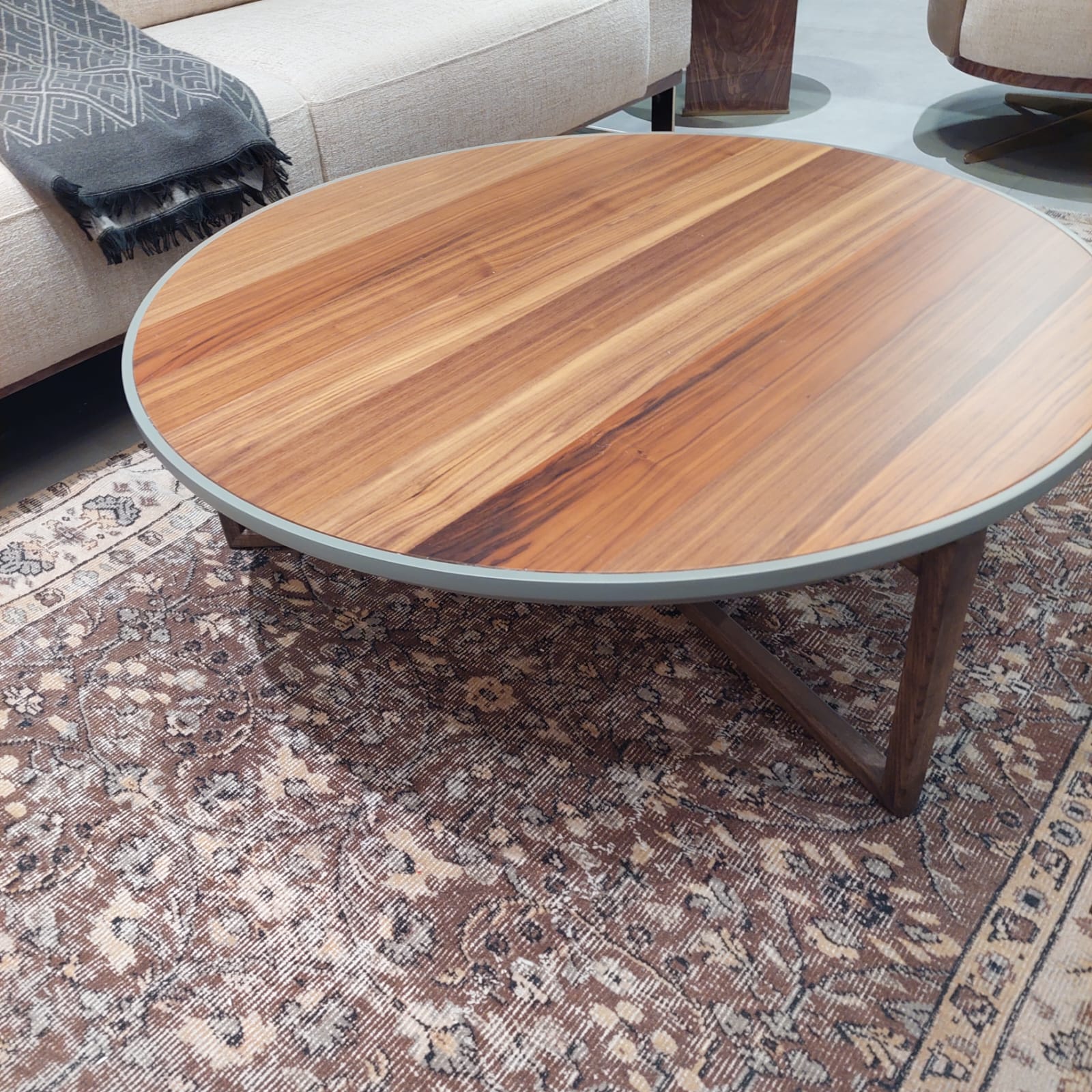 Display Item Otto Center Table Otto0001Nakheel -  USED ITEM | قطعة من المعرض - طاولة وسط أوتو - ebarza Furniture UAE | Shop Modern Furniture in Abu Dhabi & Dubai - مفروشات ايبازرا في الامارات | تسوق اثاث عصري وديكورات مميزة في دبي وابوظبي