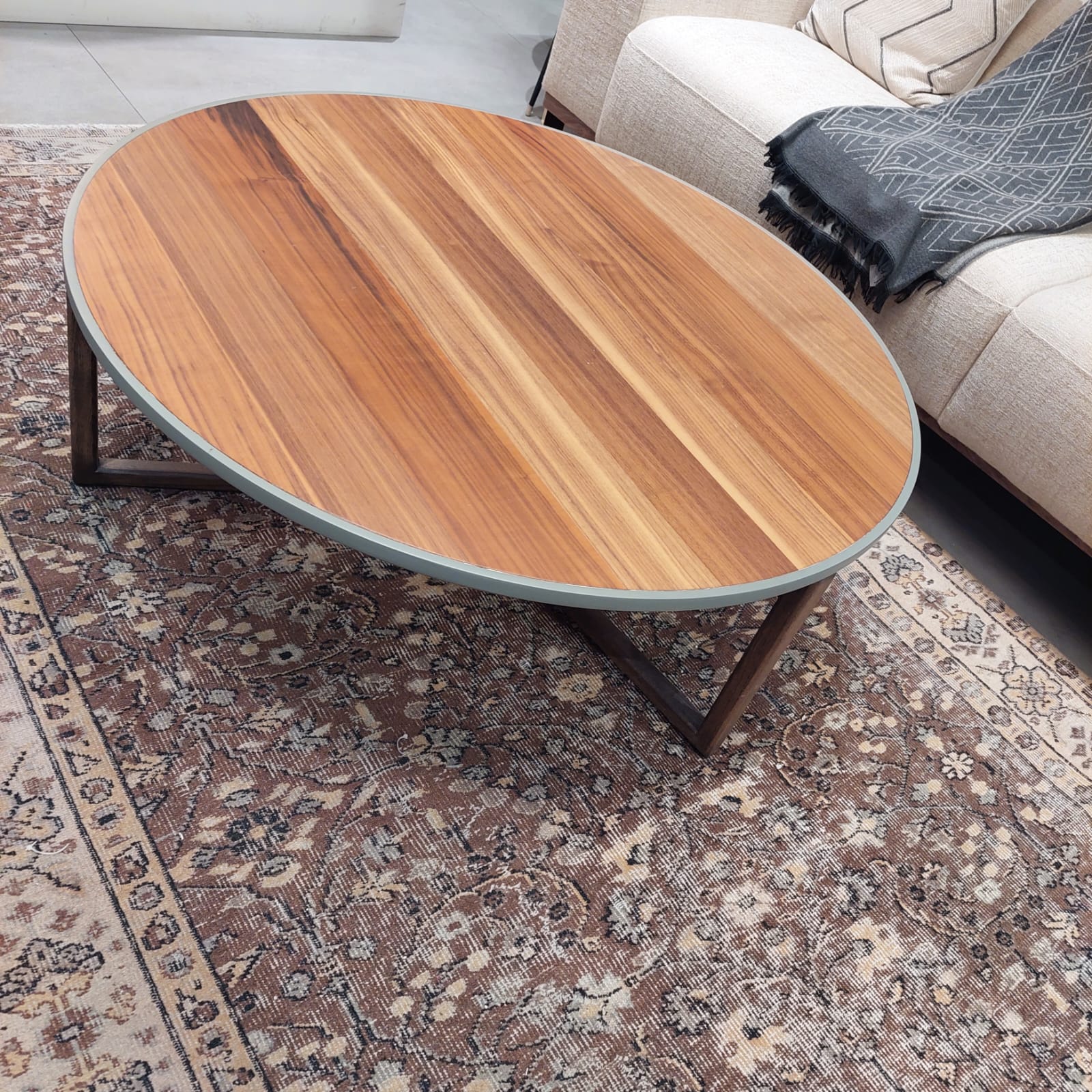 Display Item Otto Center Table Otto0001Nakheel -  USED ITEM | قطعة من المعرض - طاولة وسط أوتو - ebarza Furniture UAE | Shop Modern Furniture in Abu Dhabi & Dubai - مفروشات ايبازرا في الامارات | تسوق اثاث عصري وديكورات مميزة في دبي وابوظبي