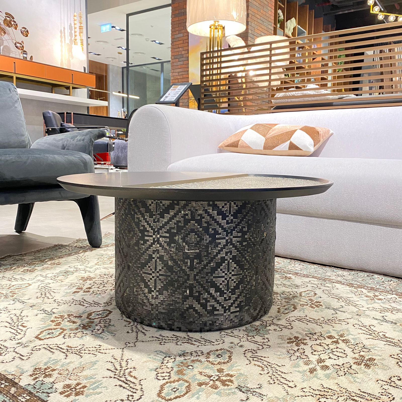 AS IS Item - Motif Center Table Motif-001-CNkaheel -  USED ITEM | كما هي - طاولة وسط من موتيف - ebarza Furniture UAE | Shop Modern Furniture in Abu Dhabi & Dubai - مفروشات ايبازرا في الامارات | تسوق اثاث عصري وديكورات مميزة في دبي وابوظبي