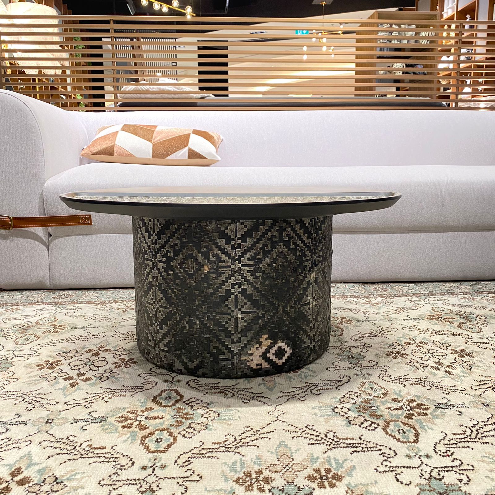 AS IS Item - Motif Center Table Motif-001-CNkaheel -  USED ITEM | كما هي - طاولة وسط من موتيف - ebarza Furniture UAE | Shop Modern Furniture in Abu Dhabi & Dubai - مفروشات ايبازرا في الامارات | تسوق اثاث عصري وديكورات مميزة في دبي وابوظبي