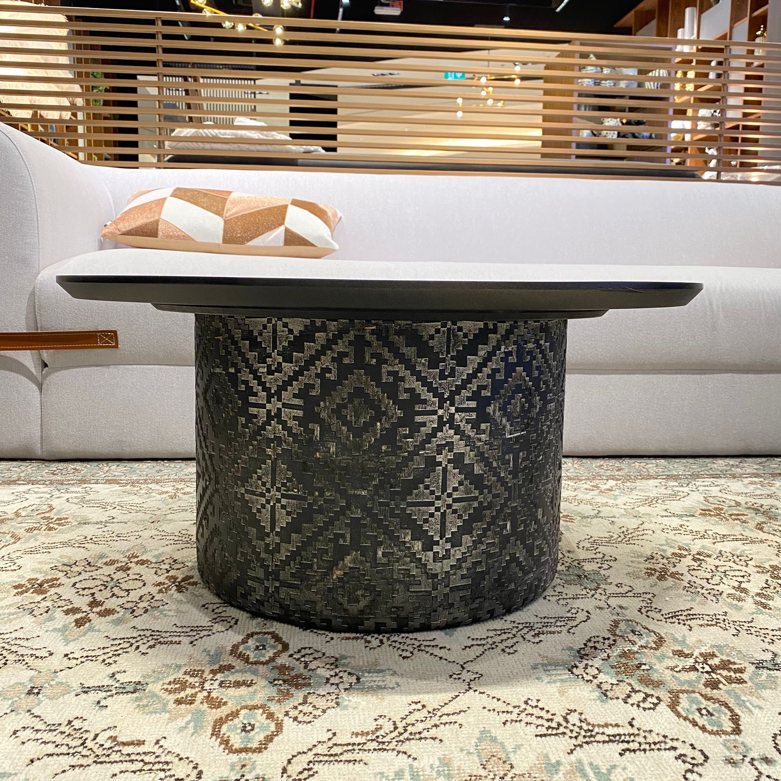 AS IS Item - Motif Center Table Motif-001-CNkaheel -  USED ITEM | كما هي - طاولة وسط من موتيف - ebarza Furniture UAE | Shop Modern Furniture in Abu Dhabi & Dubai - مفروشات ايبازرا في الامارات | تسوق اثاث عصري وديكورات مميزة في دبي وابوظبي