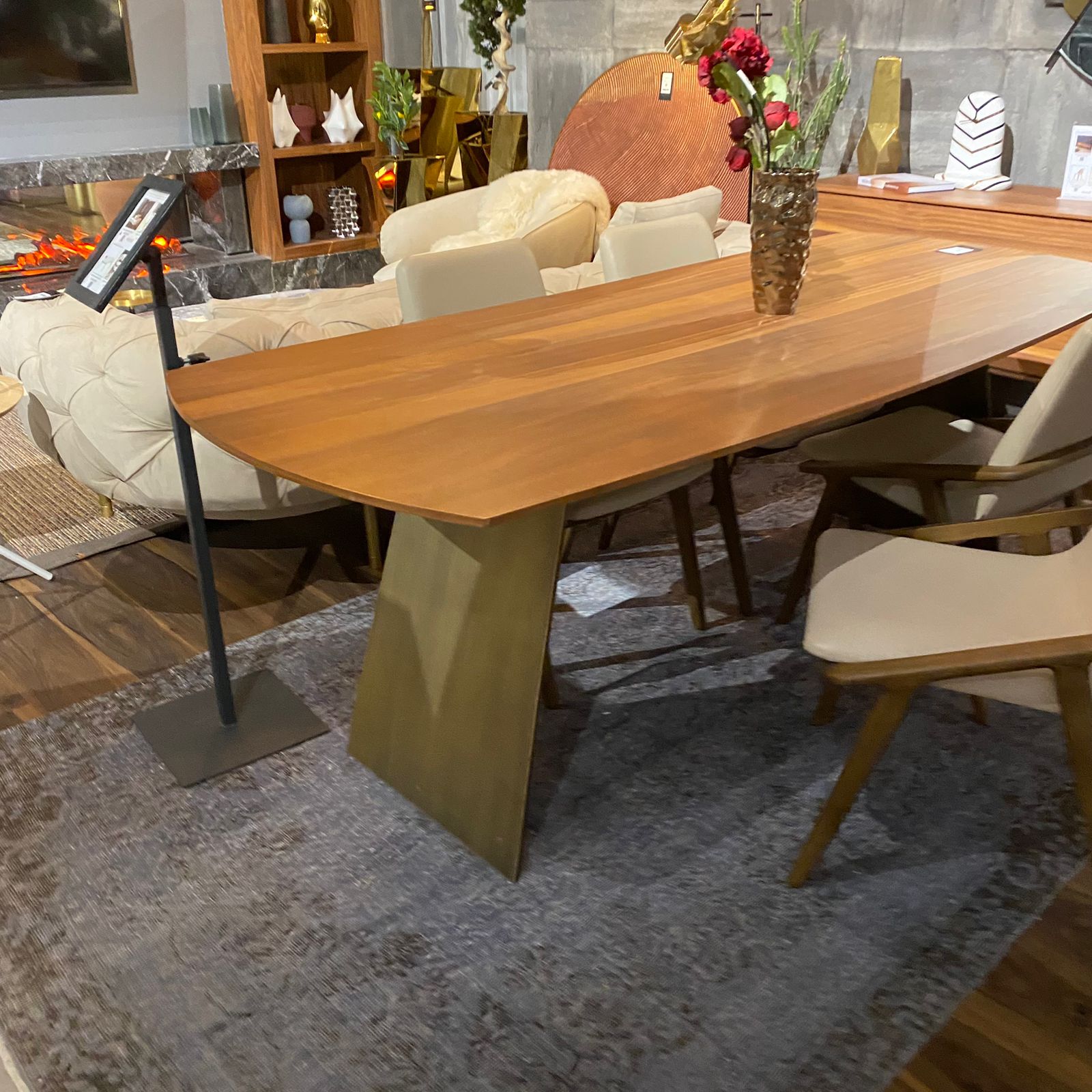 Display Item - Next Dining Table Next007 YAS-DISPLAY -  USED ITEM | قطعة من المعرض - طاوله طعام من نيكست - ebarza Furniture UAE | Shop Modern Furniture in Abu Dhabi & Dubai - مفروشات ايبازرا في الامارات | تسوق اثاث عصري وديكورات مميزة في دبي وابوظبي