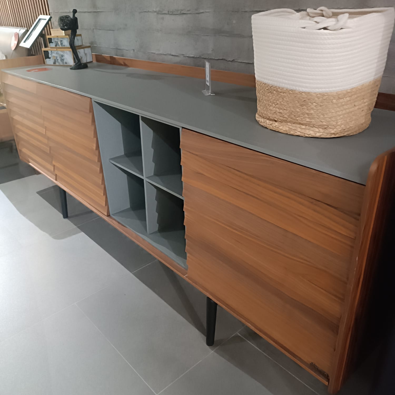 Display Item - Solo Side-board  Solo004YAS -  USED ITEM | قطعة من المعرض - دولاب سولو - ebarza Furniture UAE | Shop Modern Furniture in Abu Dhabi & Dubai - مفروشات ايبازرا في الامارات | تسوق اثاث عصري وديكورات مميزة في دبي وابوظبي