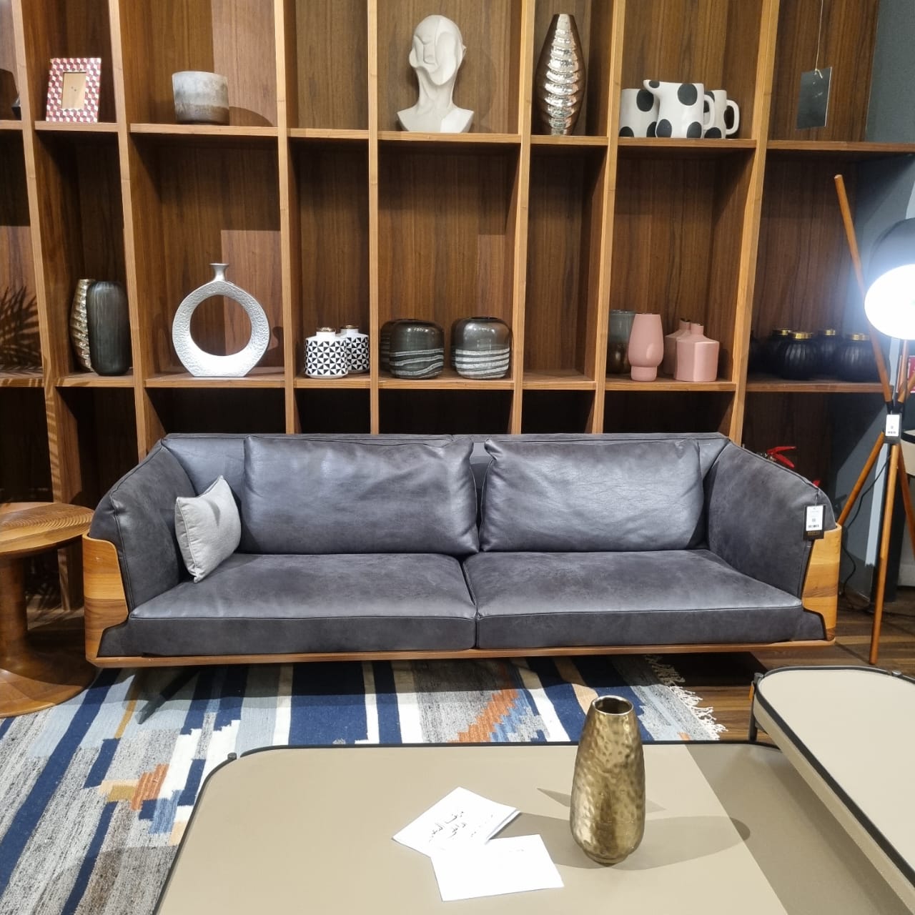 Display Item - Brooklyn Sofa Bro016Ow-BlYAS -  USED ITEM | قطعة من المعرض- أريكه من بروكلين - ebarza Furniture UAE | Shop Modern Furniture in Abu Dhabi & Dubai - مفروشات ايبازرا في الامارات | تسوق اثاث عصري وديكورات مميزة في دبي وابوظبي