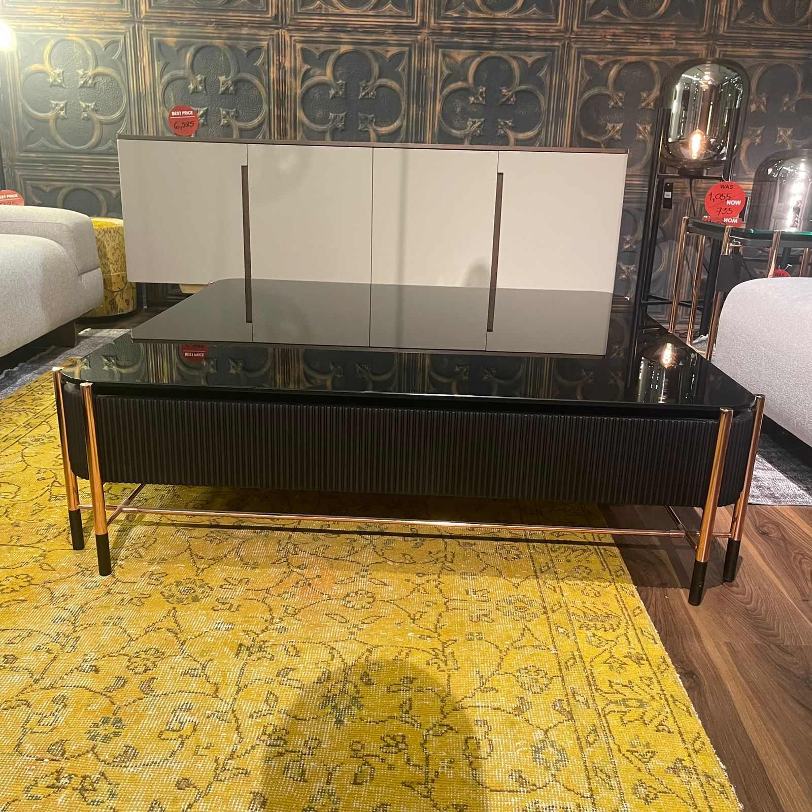 Display Item - Dali Center Table With Glass Top Dali-CenterYAS -  USED ITEM | قطعة عرض - طاولة دالي المركزية مع سطح زجاجي - ebarza Furniture UAE | Shop Modern Furniture in Abu Dhabi & Dubai - مفروشات ايبازرا في الامارات | تسوق اثاث عصري وديكورات مميزة في دبي وابوظبي