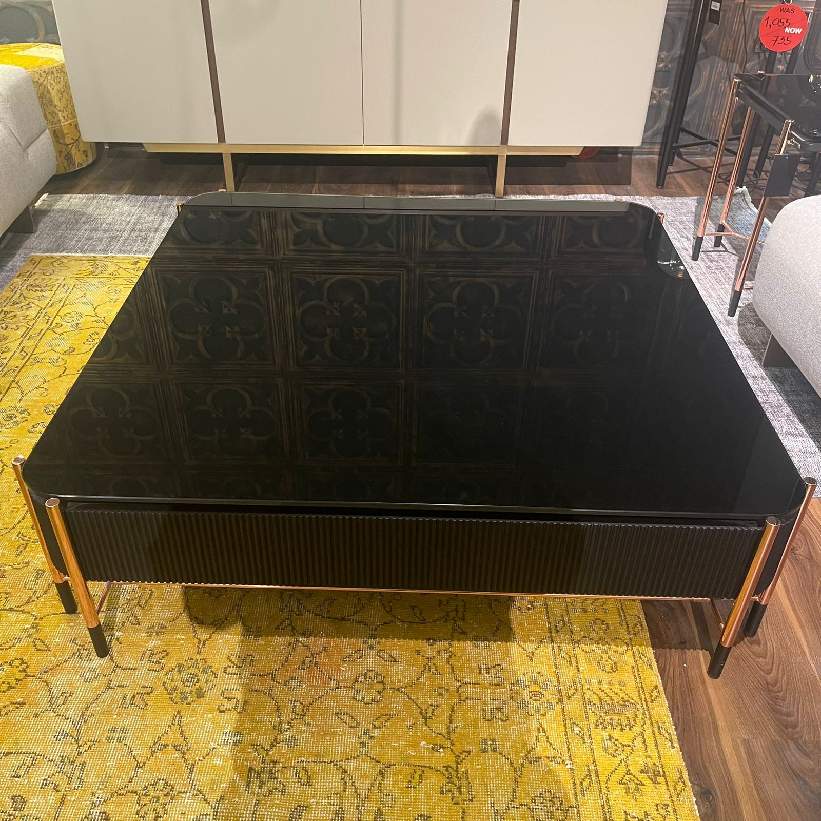 Display Item - Dali Center Table With Glass Top Dali-CenterYAS -  USED ITEM | قطعة عرض - طاولة دالي المركزية مع سطح زجاجي - ebarza Furniture UAE | Shop Modern Furniture in Abu Dhabi & Dubai - مفروشات ايبازرا في الامارات | تسوق اثاث عصري وديكورات مميزة في دبي وابوظبي