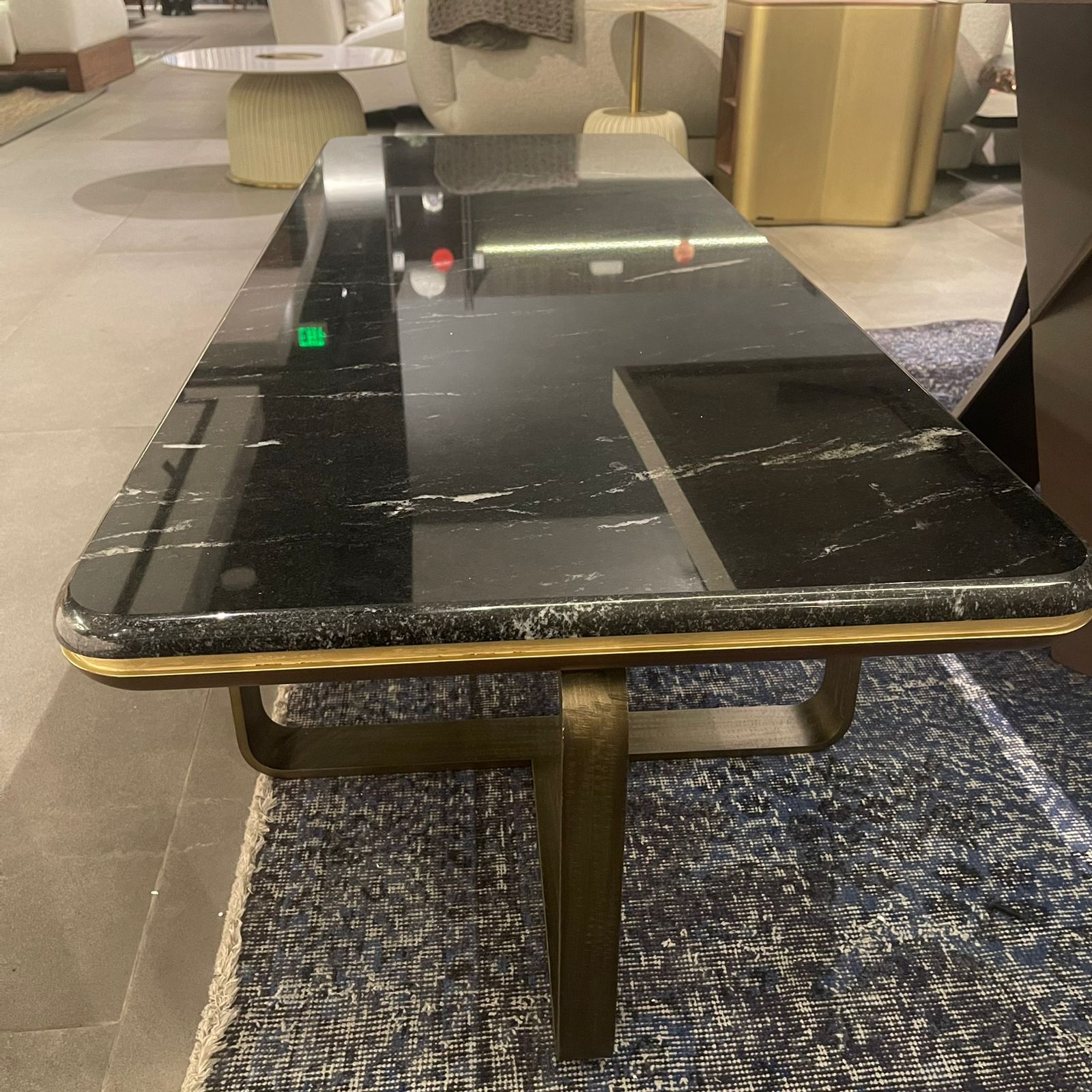 Display Item - Amber Marble Center Table Ambrct-050YAS -  USED ITEM | قطعةمن المعرض - طاولة وسط أمبر - ebarza Furniture UAE | Shop Modern Furniture in Abu Dhabi & Dubai - مفروشات ايبازرا في الامارات | تسوق اثاث عصري وديكورات مميزة في دبي وابوظبي