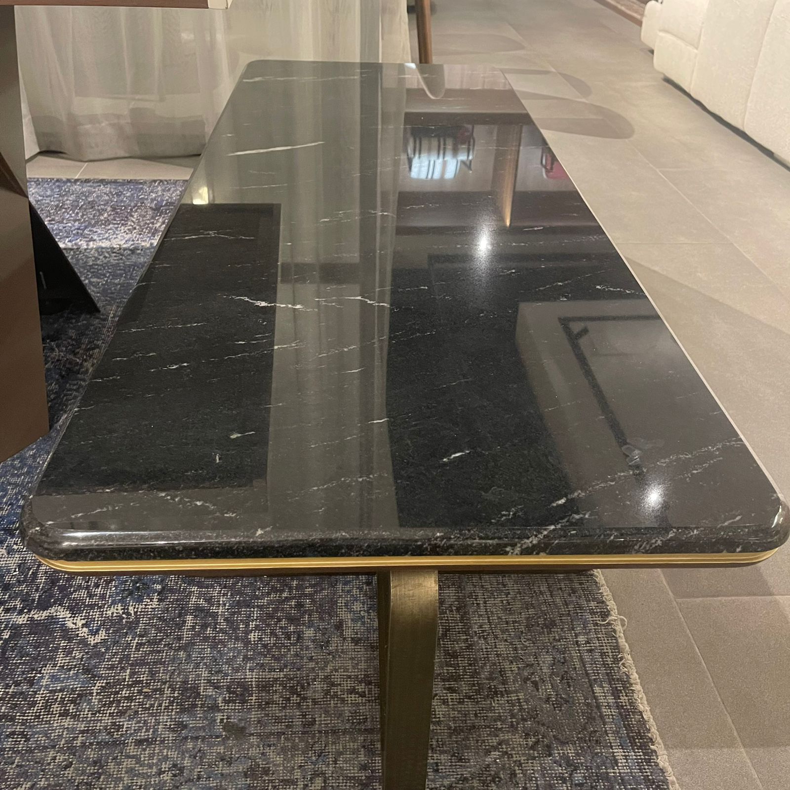 Display Item - Amber Marble Center Table Ambrct-050YAS -  USED ITEM | قطعةمن المعرض - طاولة وسط أمبر - ebarza Furniture UAE | Shop Modern Furniture in Abu Dhabi & Dubai - مفروشات ايبازرا في الامارات | تسوق اثاث عصري وديكورات مميزة في دبي وابوظبي