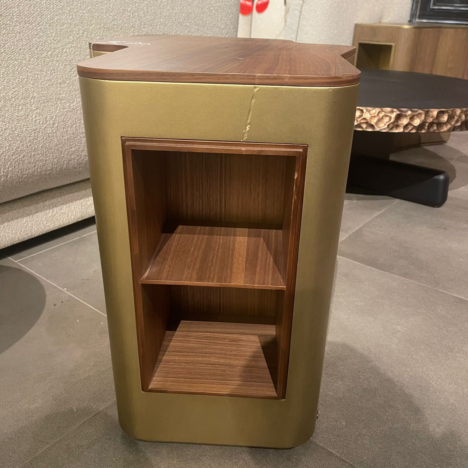 Display Item - Giallo Gold Side Table Glost-039GYAS -  USED ITEM | قطعة من المعرض - طاولة جانبية ذهبية من جيالو - ebarza Furniture UAE | Shop Modern Furniture in Abu Dhabi & Dubai - مفروشات ايبازرا في الامارات | تسوق اثاث عصري وديكورات مميزة في دبي وابوظبي