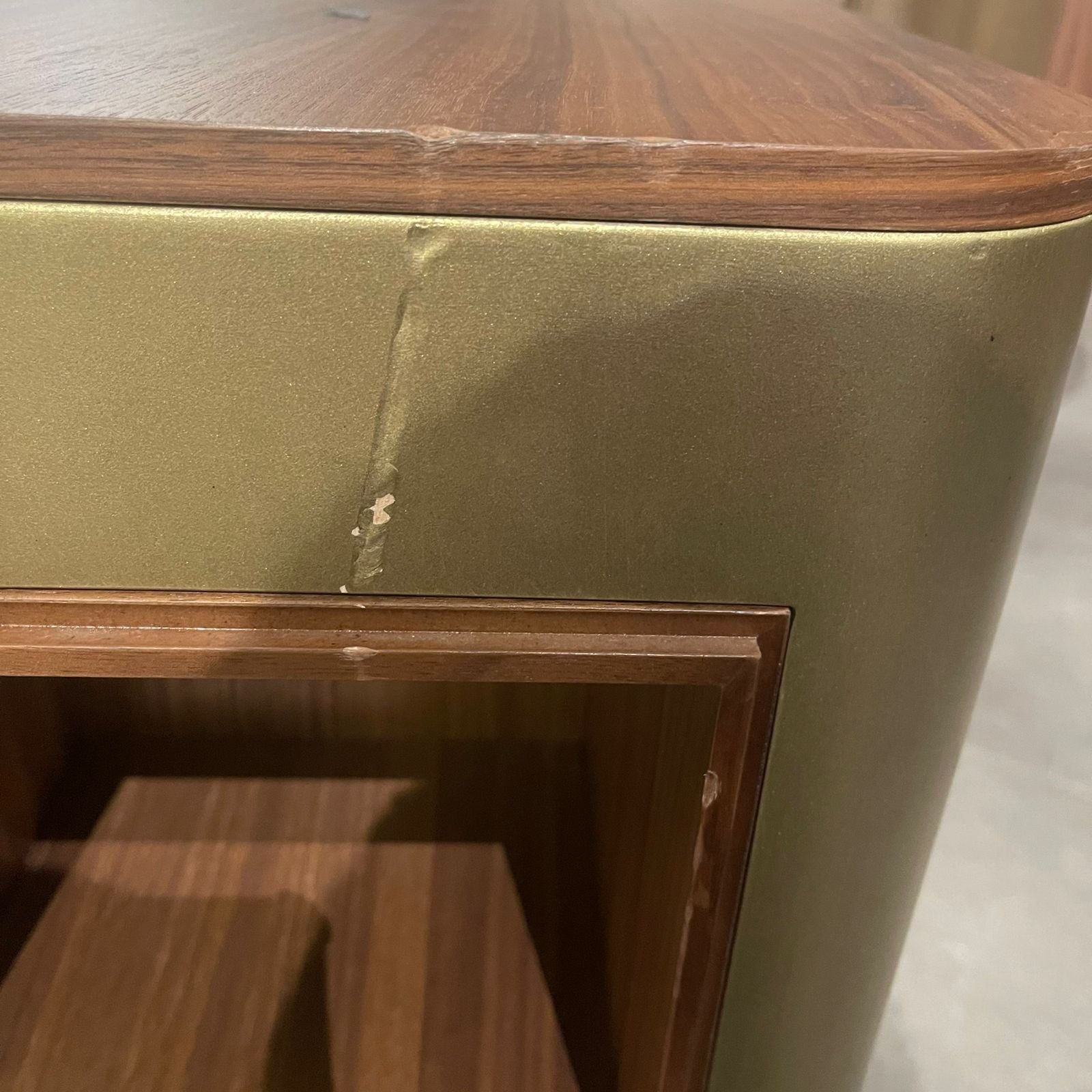 Display Item - Giallo Gold Side Table Glost-039GYAS -  USED ITEM | قطعة من المعرض - طاولة جانبية ذهبية من جيالو - ebarza Furniture UAE | Shop Modern Furniture in Abu Dhabi & Dubai - مفروشات ايبازرا في الامارات | تسوق اثاث عصري وديكورات مميزة في دبي وابوظبي