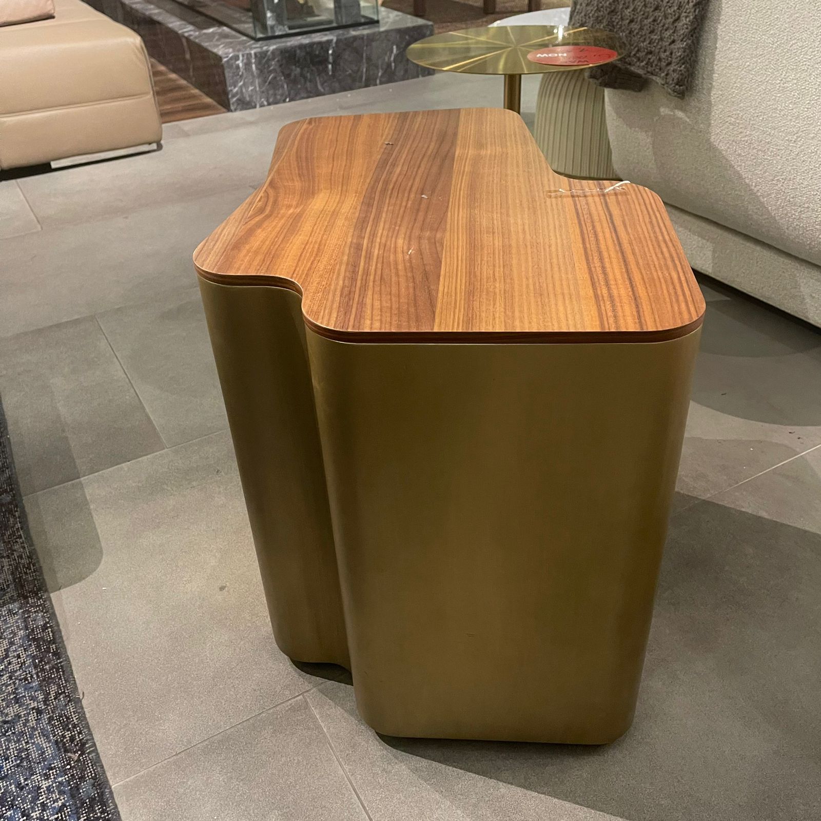 Display Item - Giallo Gold Side Table Glost-039GYAS -  USED ITEM | قطعة من المعرض - طاولة جانبية ذهبية من جيالو - ebarza Furniture UAE | Shop Modern Furniture in Abu Dhabi & Dubai - مفروشات ايبازرا في الامارات | تسوق اثاث عصري وديكورات مميزة في دبي وابوظبي