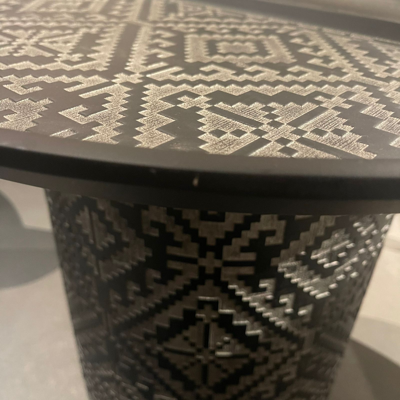 Display Item - Motif Side Table Motif-Side002-CYAS -  USED ITEM | قطعة من المعرض - طاولة جانبية من موتيف - ebarza Furniture UAE | Shop Modern Furniture in Abu Dhabi & Dubai - مفروشات ايبازرا في الامارات | تسوق اثاث عصري وديكورات مميزة في دبي وابوظبي