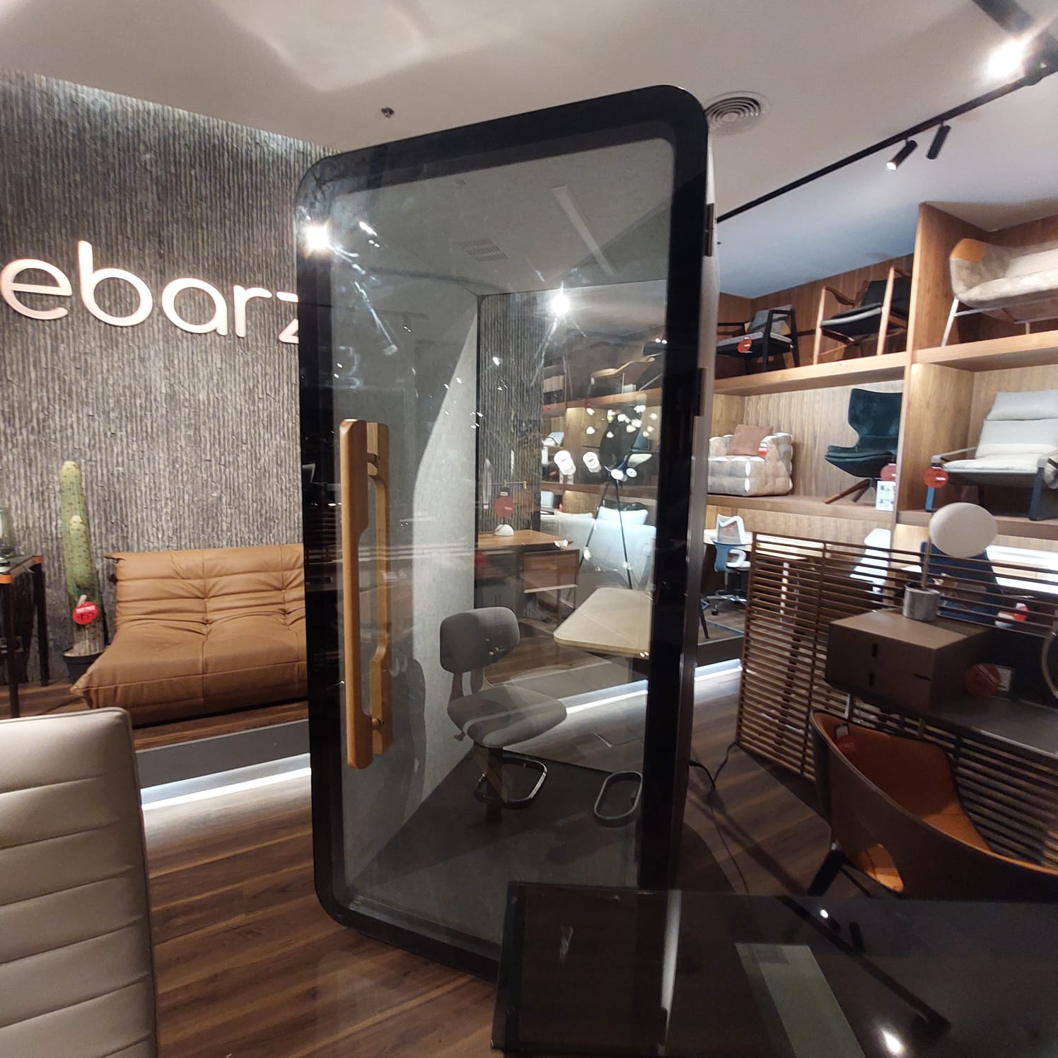 Display Item - Multifunction Soundproof office booth SUPERBOX-SLYAS -  USED ITEM | قطعة من المعرض - مكتب متعدد الوظائف عازل للصوت - ebarza Furniture UAE | Shop Modern Furniture in Abu Dhabi & Dubai - مفروشات ايبازرا في الامارات | تسوق اثاث عصري وديكورات مميزة في دبي وابوظبي