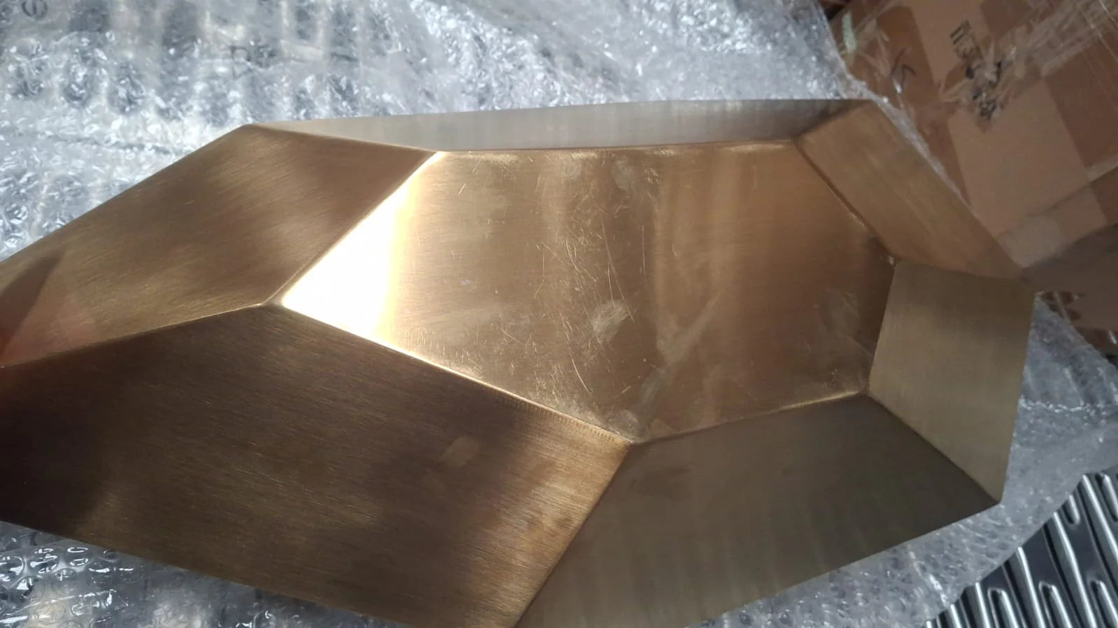 AS IS - Diamond Handcrafted Stainless Steel Table Artwork B00111-G -  DISPLAY ITEM - ebarza Furniture UAE | Shop Modern Furniture in Abu Dhabi & Dubai - مفروشات ايبازرا في الامارات | تسوق اثاث عصري وديكورات مميزة في دبي وابوظبي